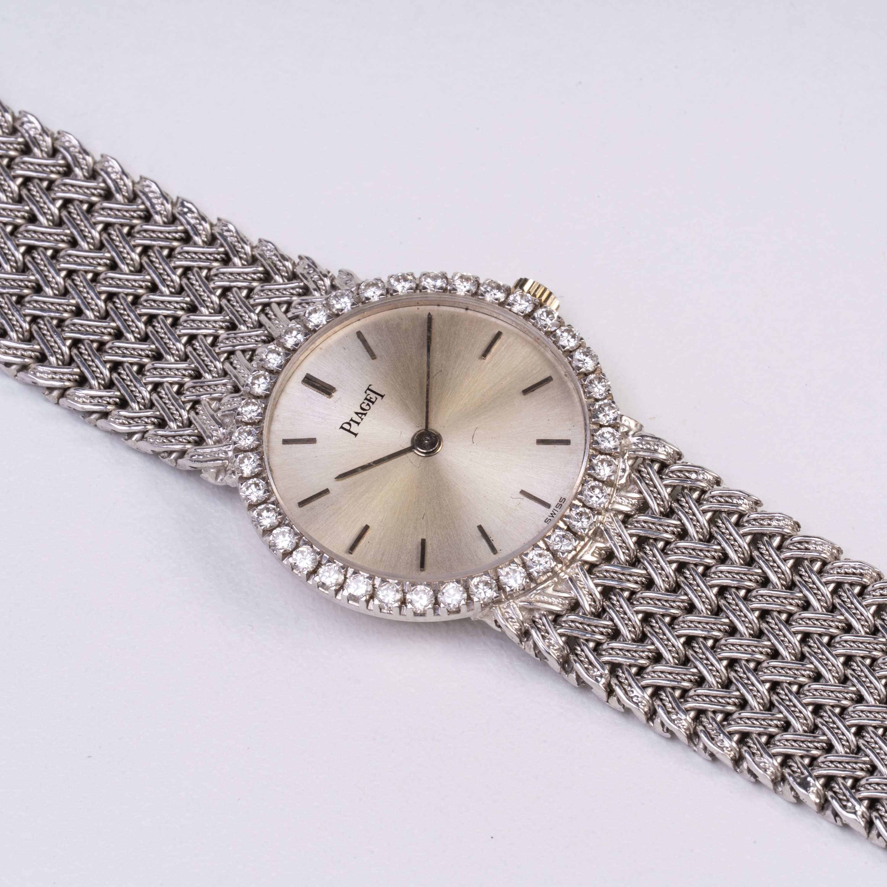 Piaget, Orologio solo tempo a carica manuale in oro bianco 18 kt con quadrante argenté, ghiera co...