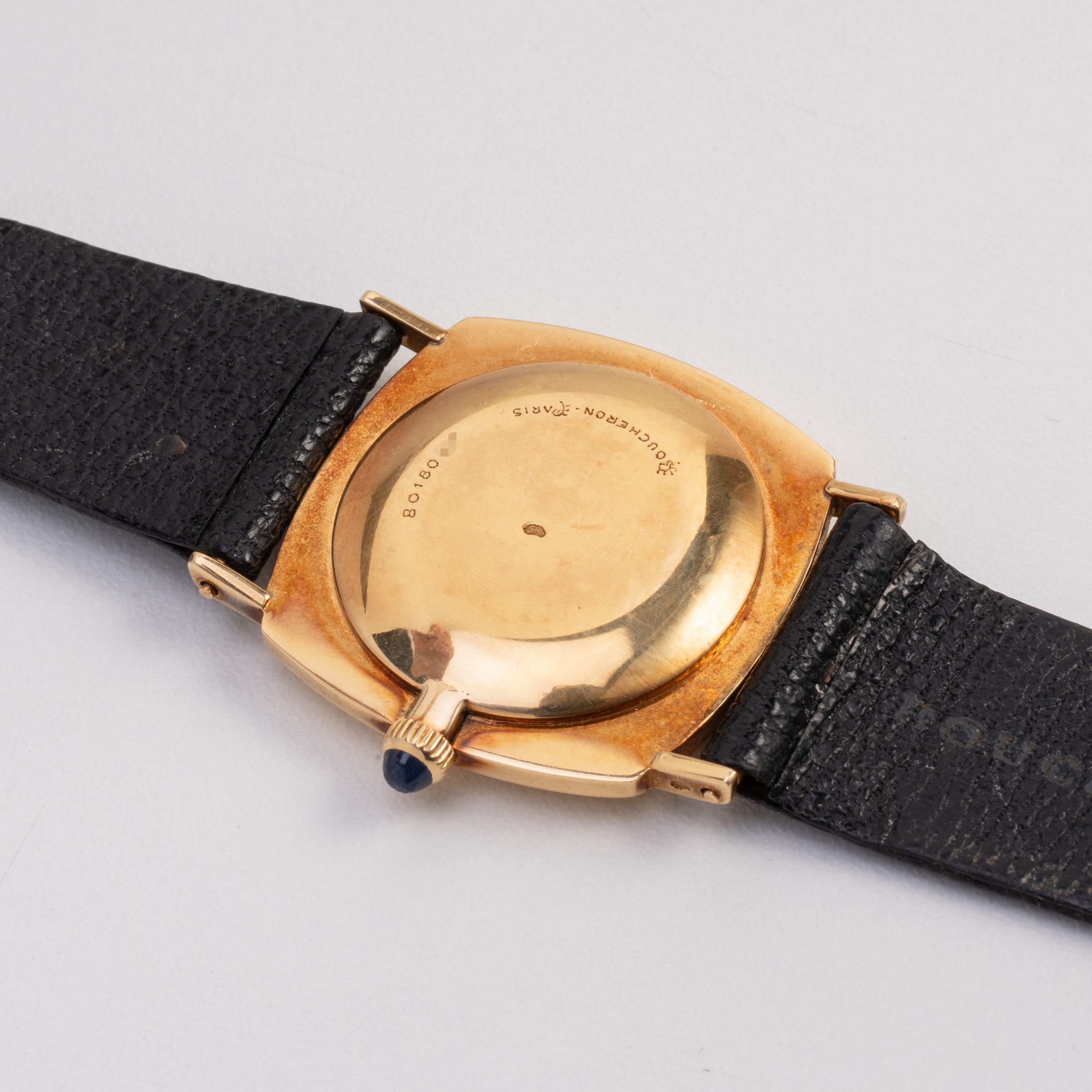 Boucheron - Orologio da polso solo tempo a carica manuale in oro giallo 18 kt con quadrante bianc...