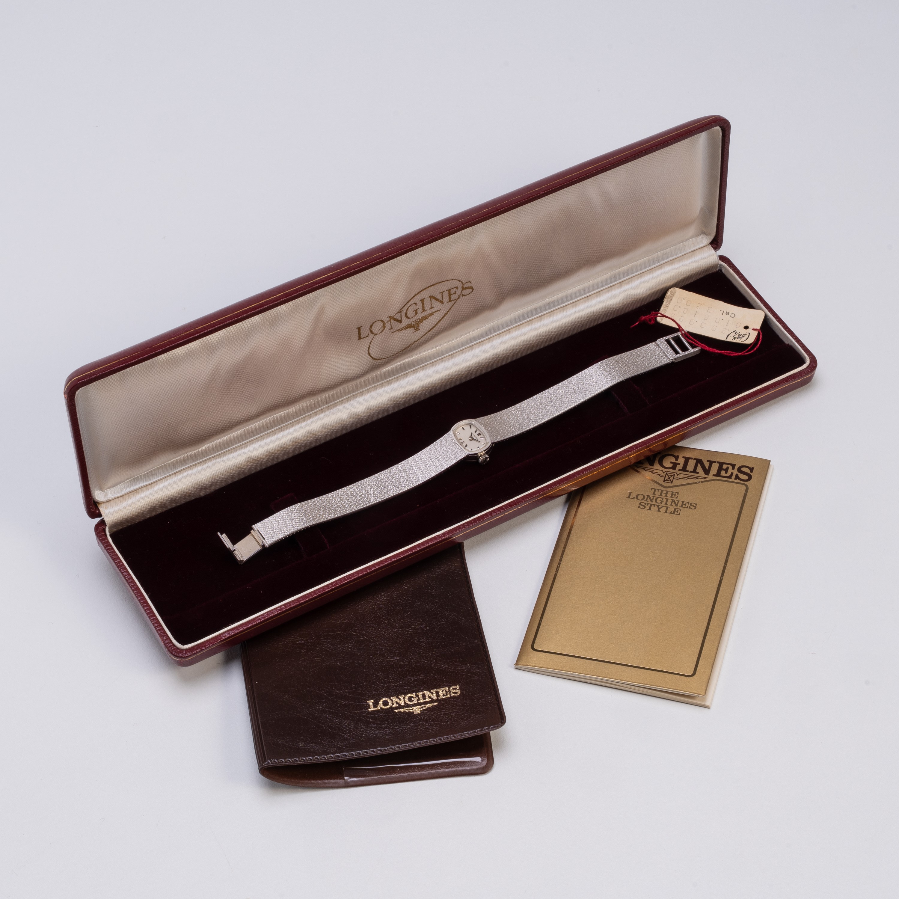 Longines - Orologio solo tempo a carica manuale in oro bianco 18 kt con bracciale integrato e qua...