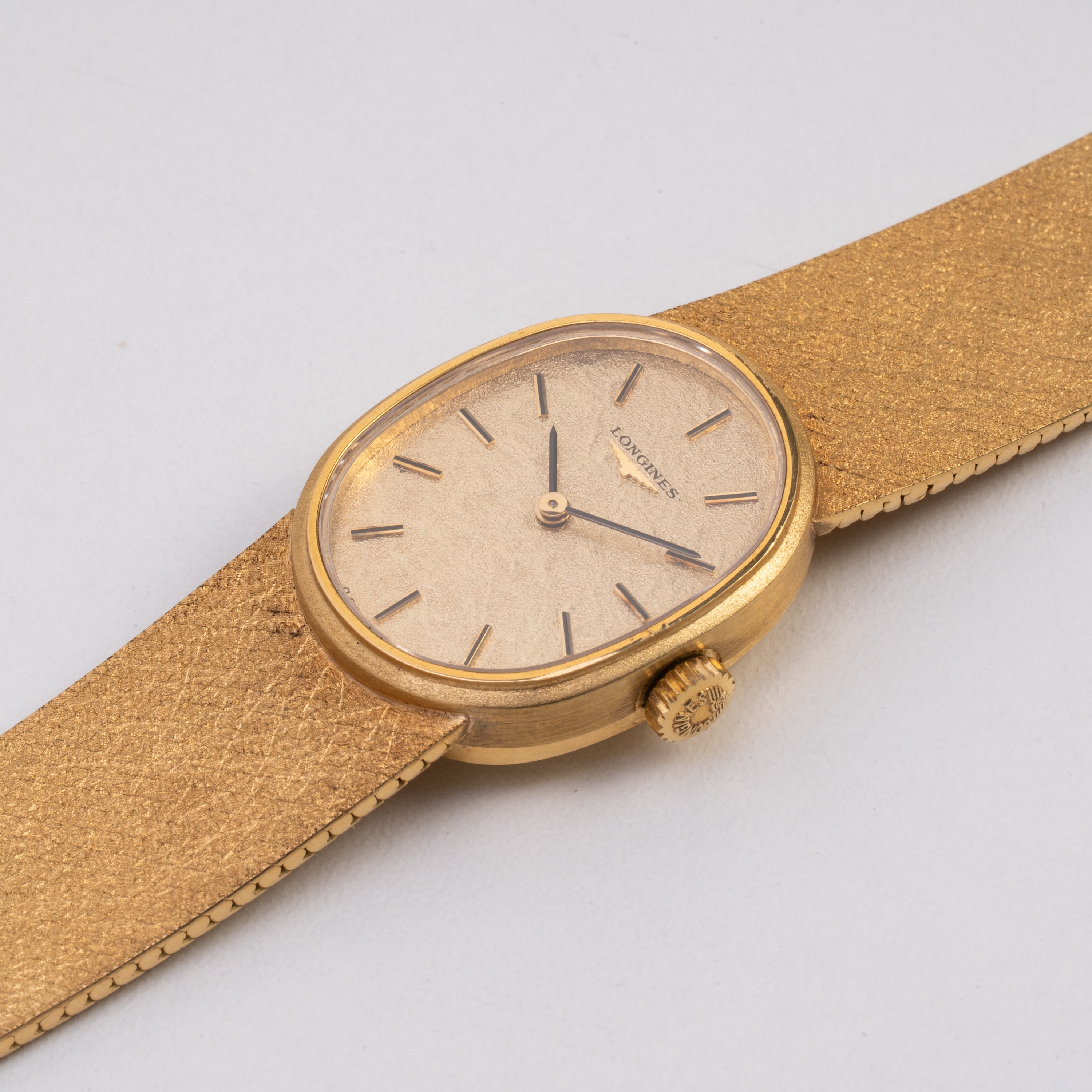 Longines - Orologio solo tempo a carica manuale in oro giallo 18 kt con quadrante giallo “sigma”