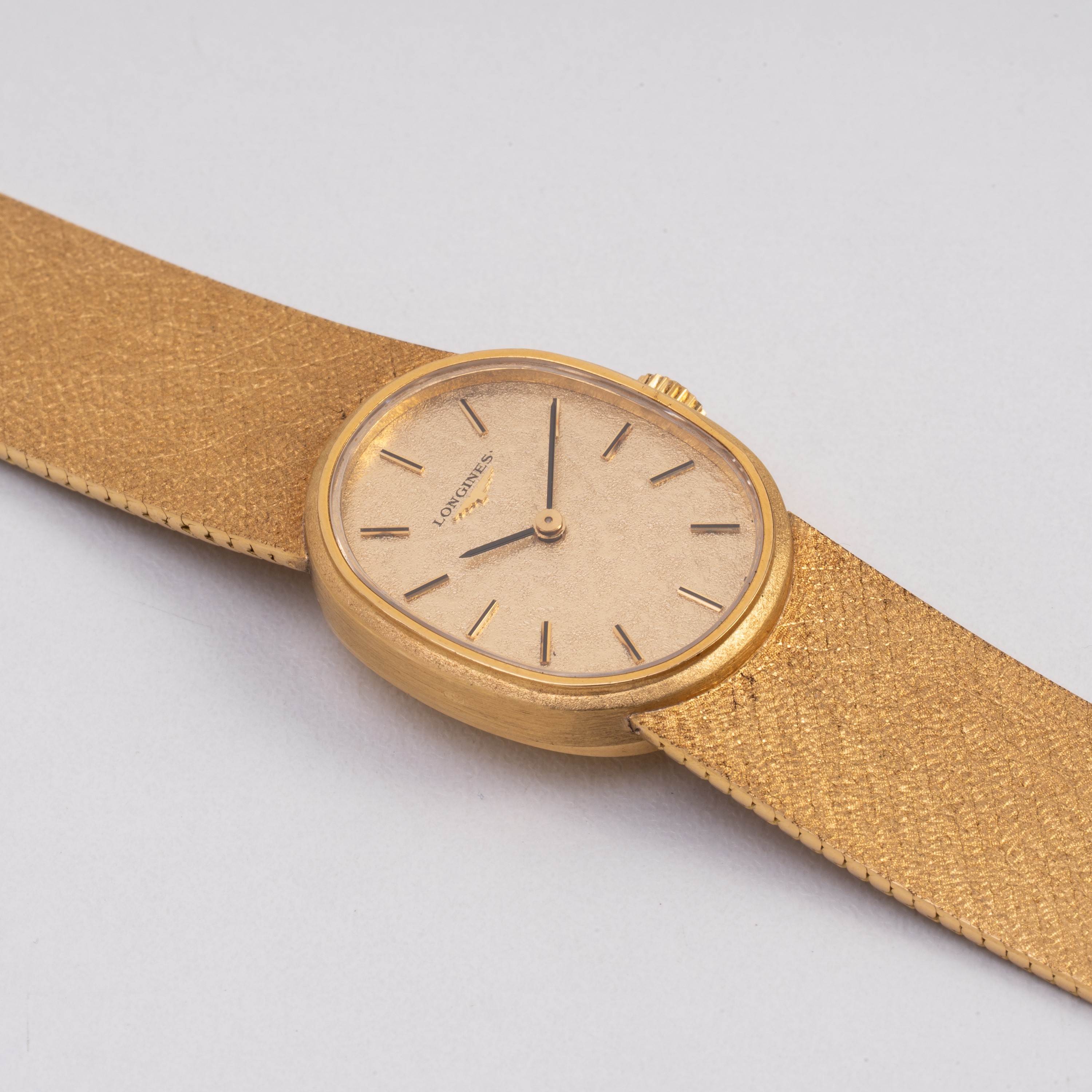 Longines - Orologio solo tempo a carica manuale in oro giallo 18 kt con quadrante giallo “sigma”