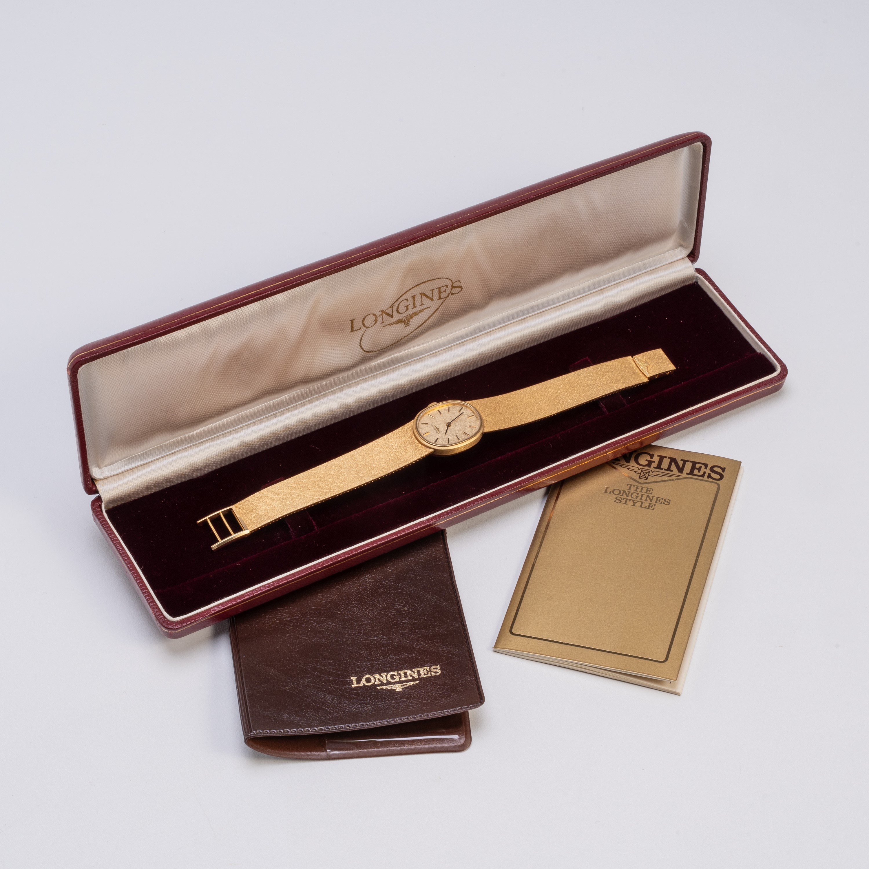 Longines - Orologio solo tempo a carica manuale in oro giallo 18 kt con quadrante giallo “sigma”