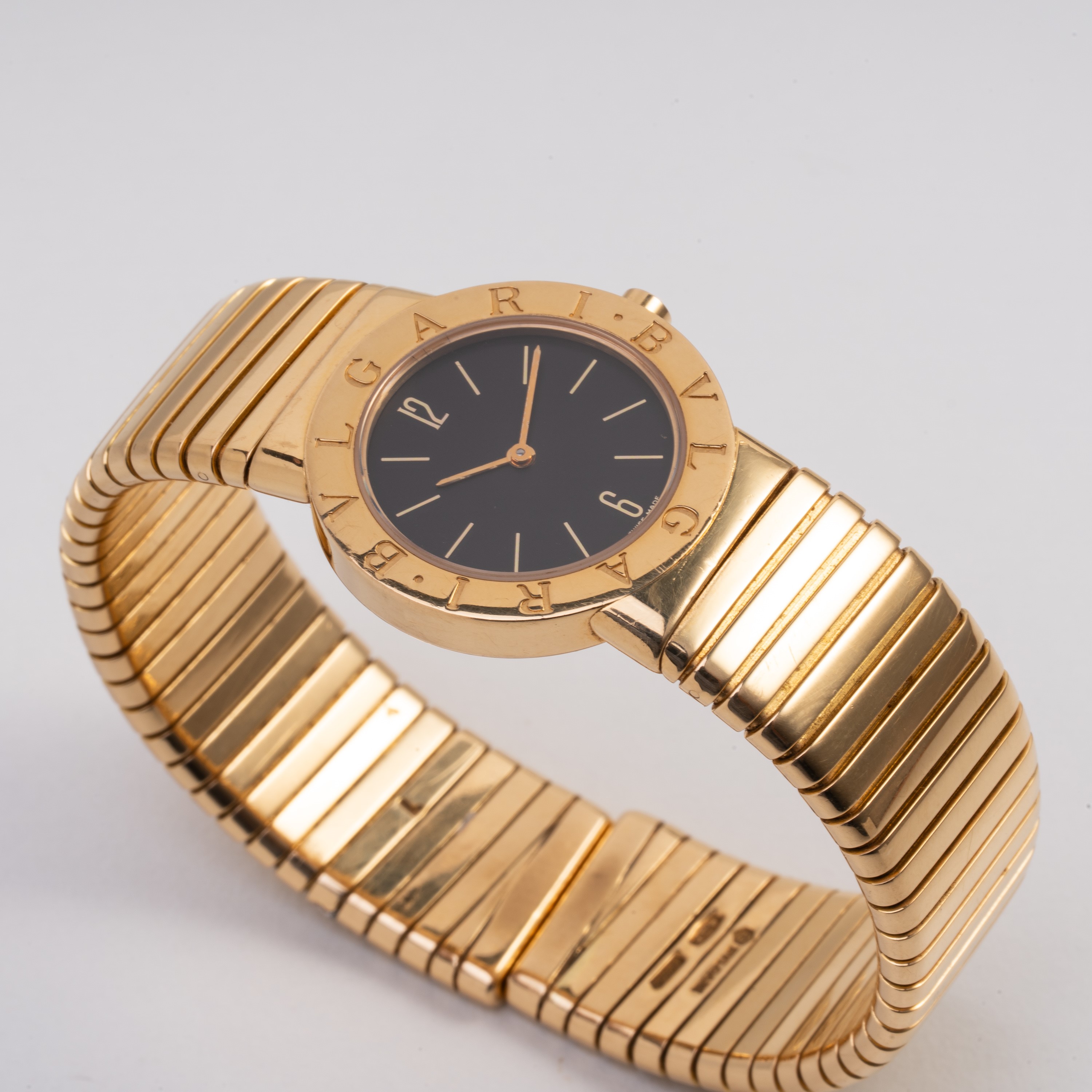 Bulgari - Tubogas BB262T, orologio solo tempo al quarzo in oro giallo 18 kt con bracciale elastic...