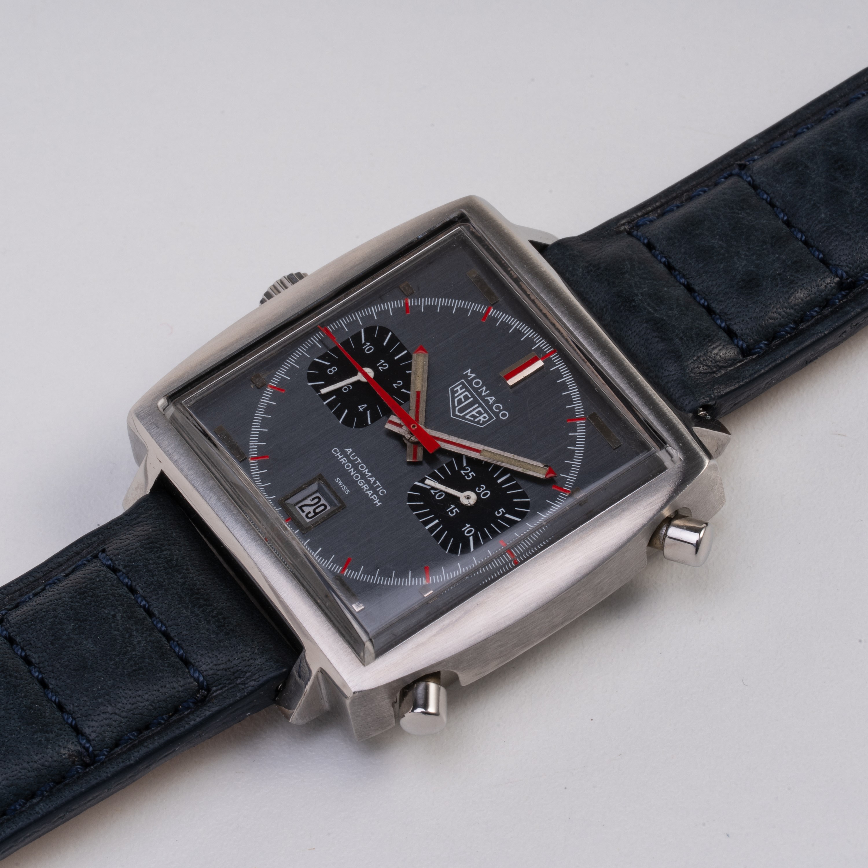 Heuer - Monaco cronografo a carica automatica in acciaio con quadrante grigio e datario ore sei