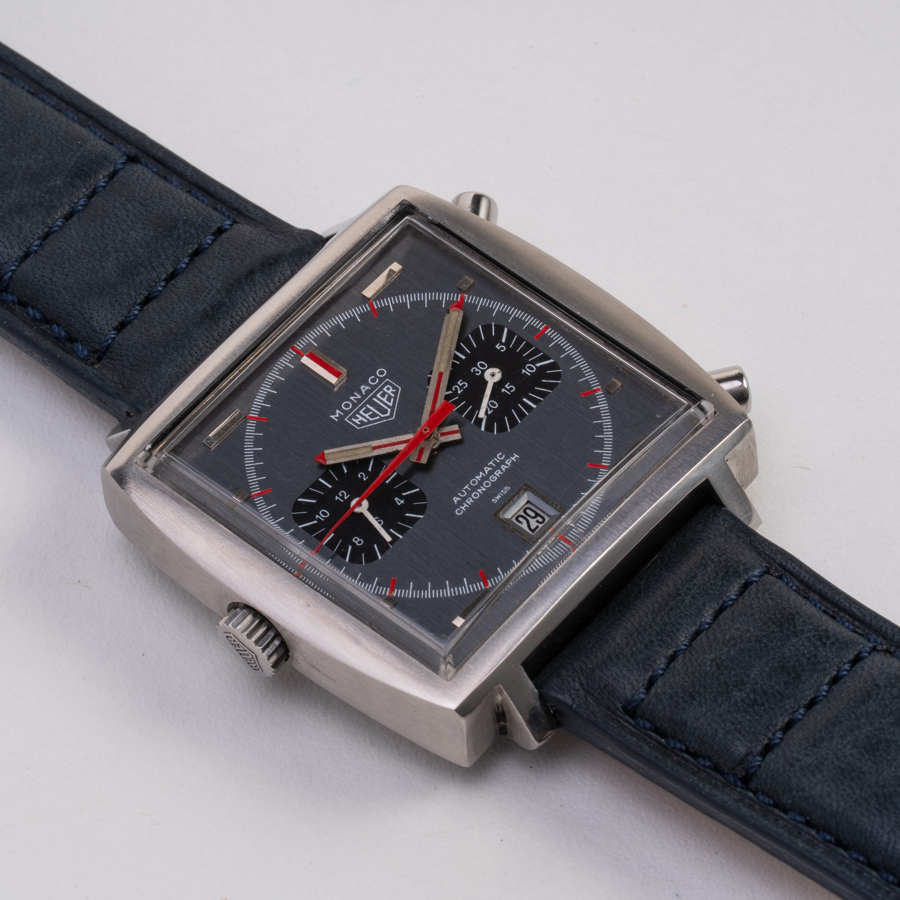 Heuer - Monaco cronografo a carica automatica in acciaio con quadrante grigio e datario ore sei