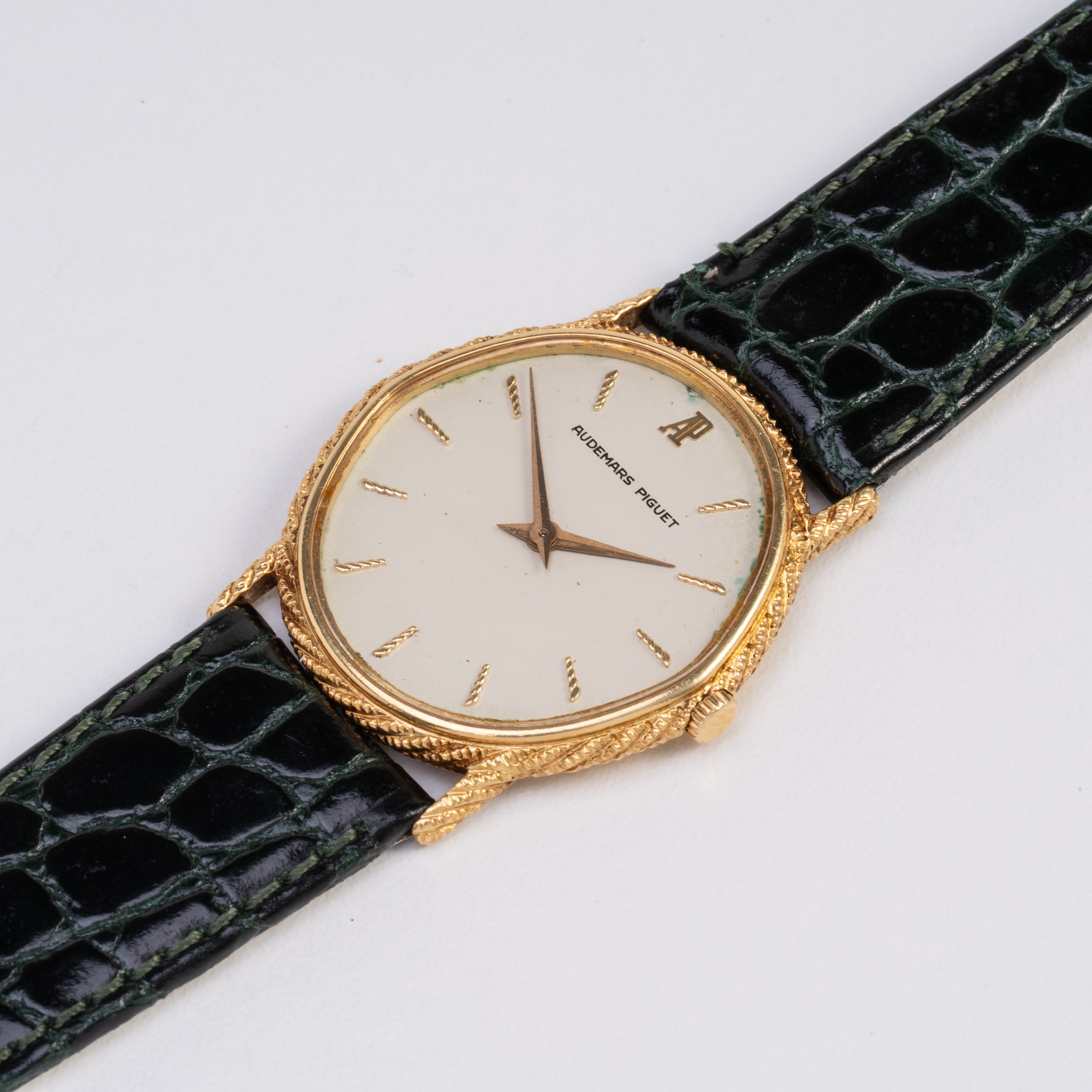 Audemars Piguet - Orologio Solo Tempo a carica manuale in oro giallo 18 kt con quadrante bianco