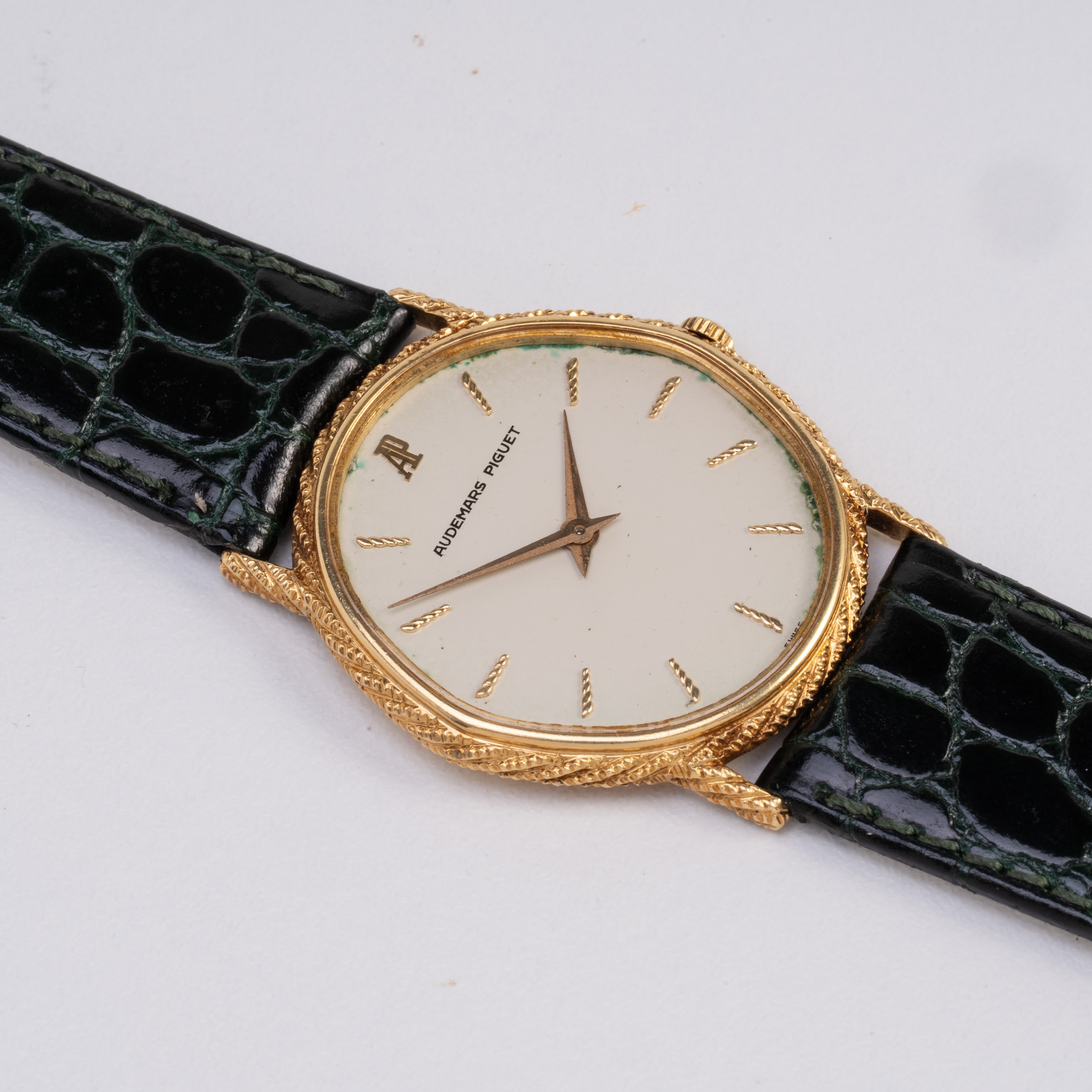 Audemars Piguet - Orologio Solo Tempo a carica manuale in oro giallo 18 kt con quadrante bianco