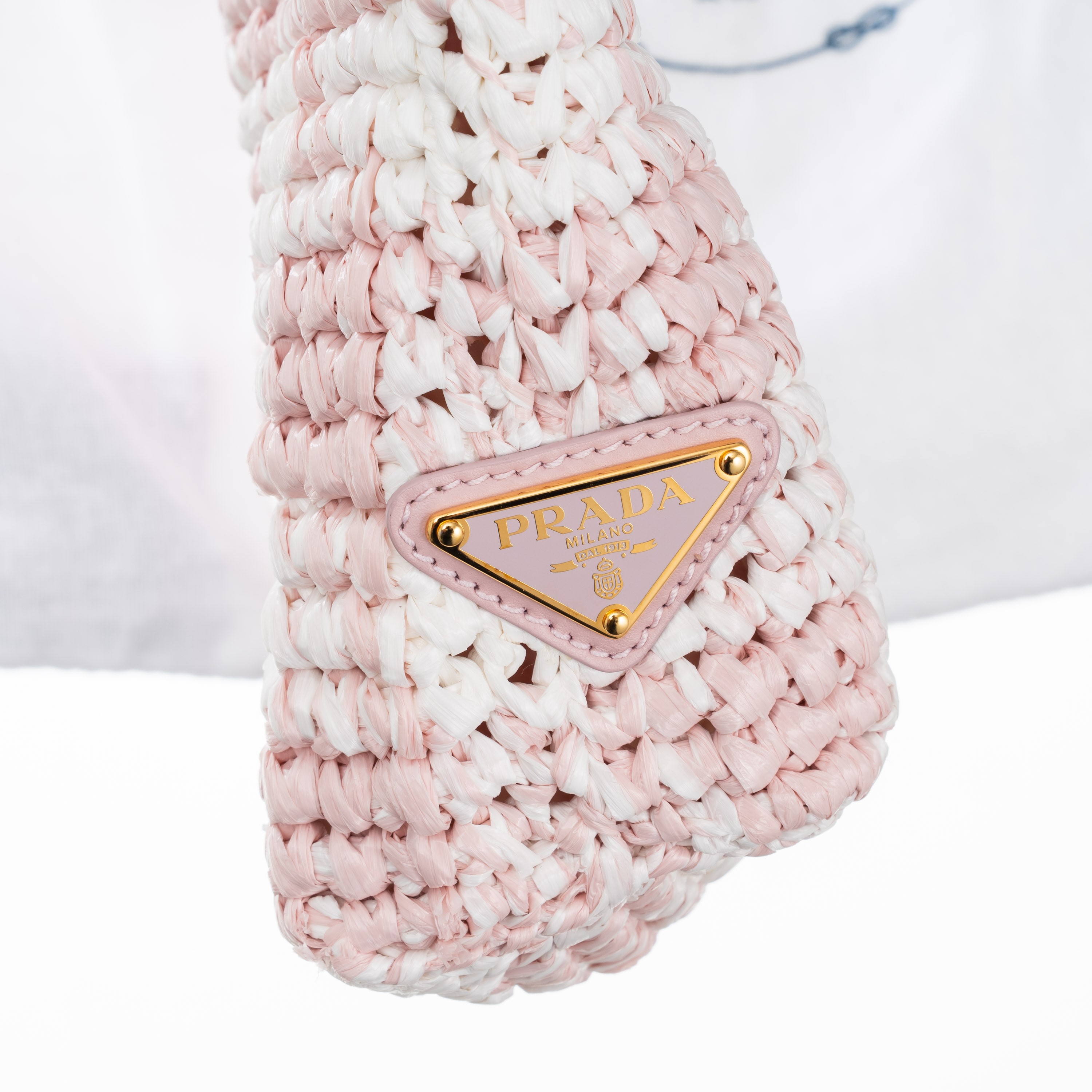 Prada - Shopper a mano in tessuto effetto rafia bianco e rosa