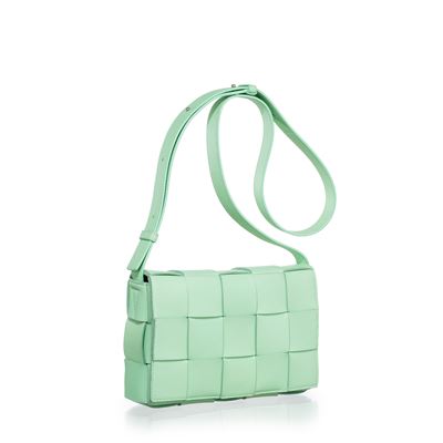 Borsa a tracolla “Cassette” in pelle d’agnello con motivo intreccio color verde menta