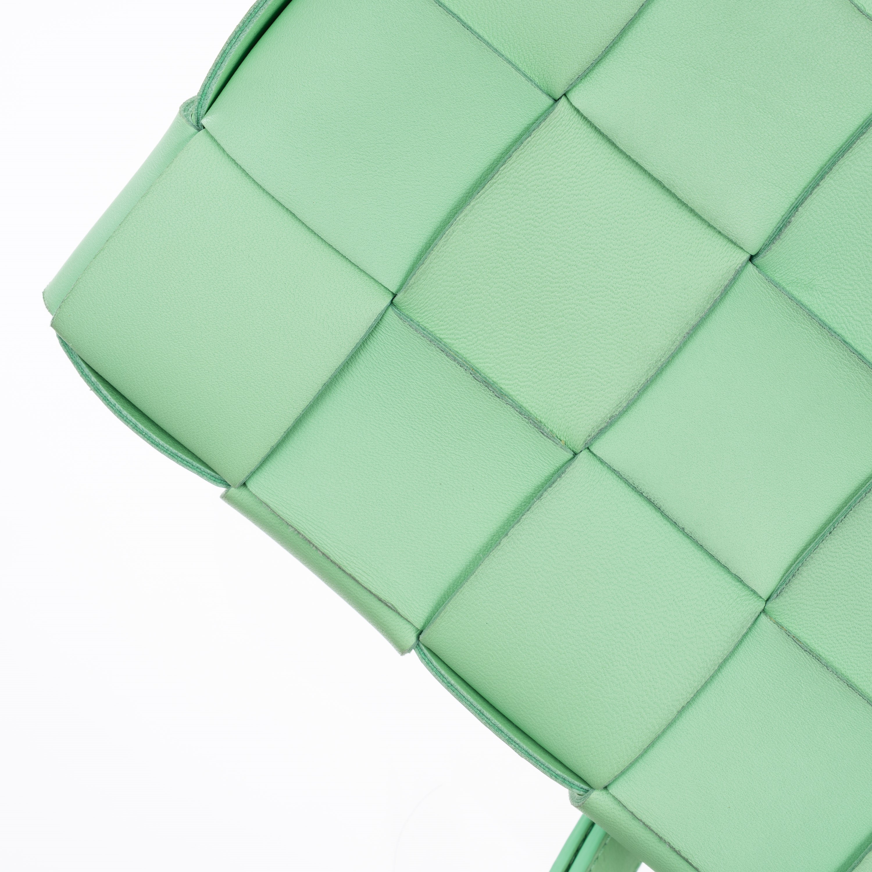 Bottega Veneta - Borsa a tracolla “Cassette” in pelle d’agnello con motivo intreccio color verde ...