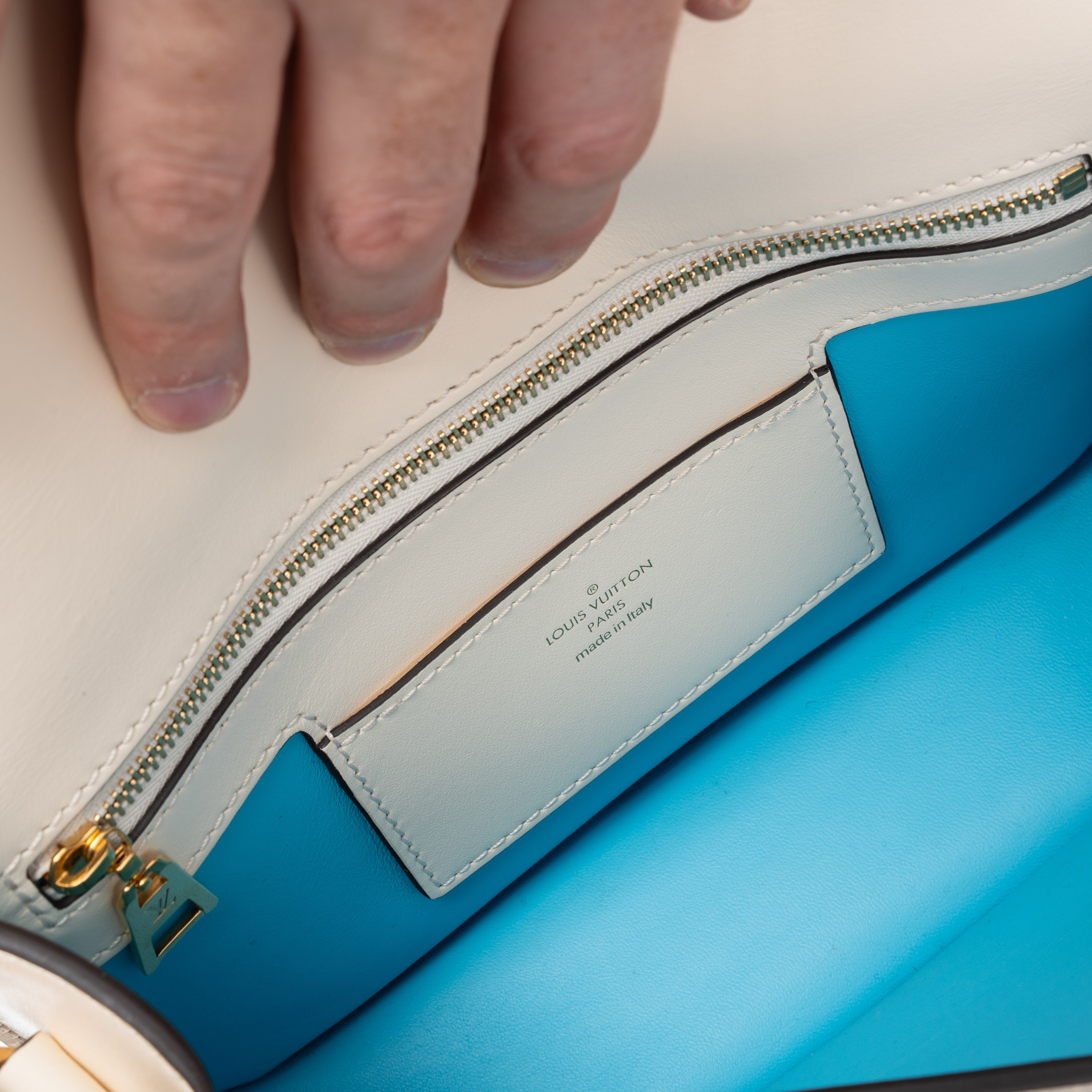 Louis Vuitton - Pont 9 in pelle di vitello beige con hardware dorato