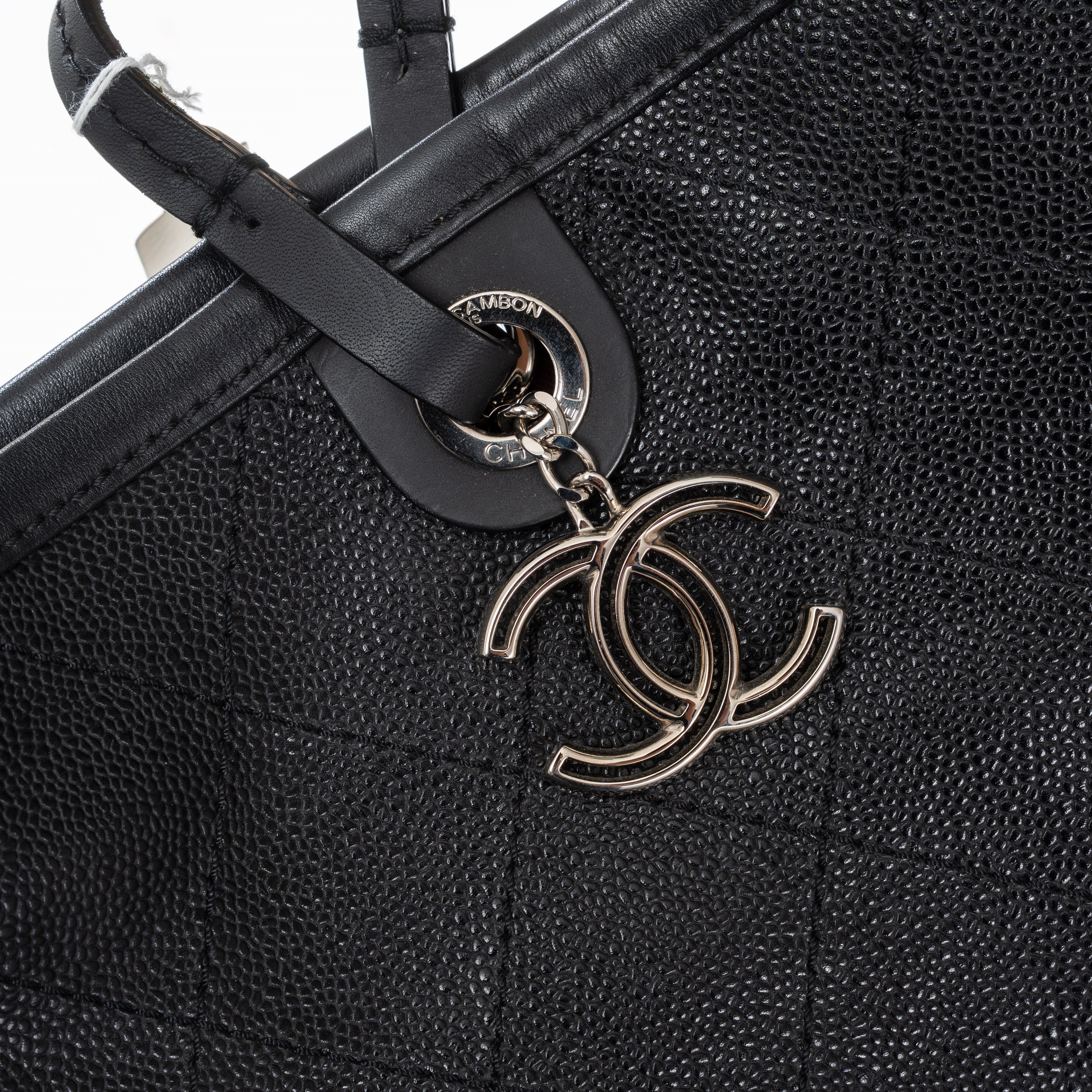 Chanel - Shopping XL in pelle martellata nera con pochette estraibile