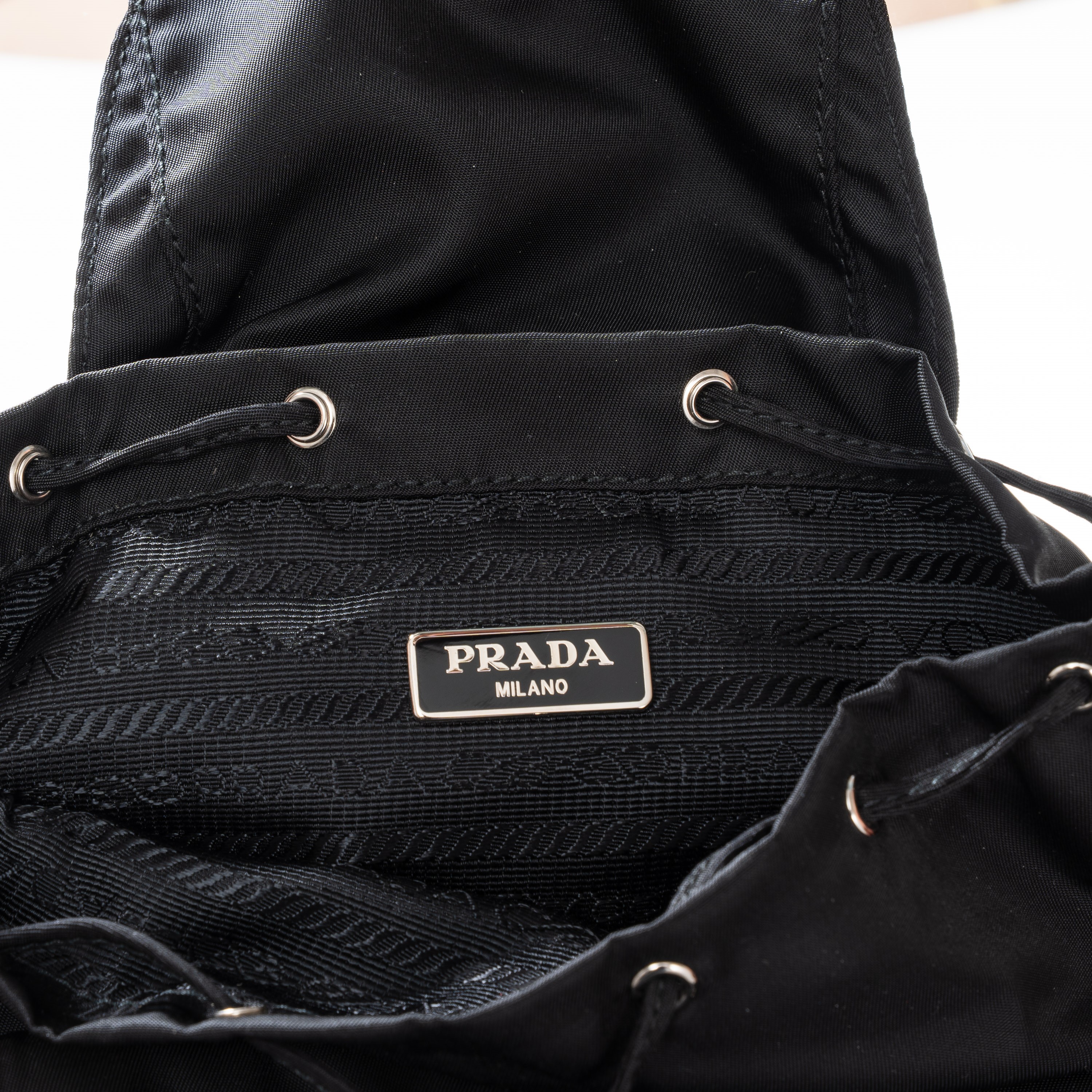 Prada - Mini zaino Re-Edition in tela vela con dettagli Saffiano