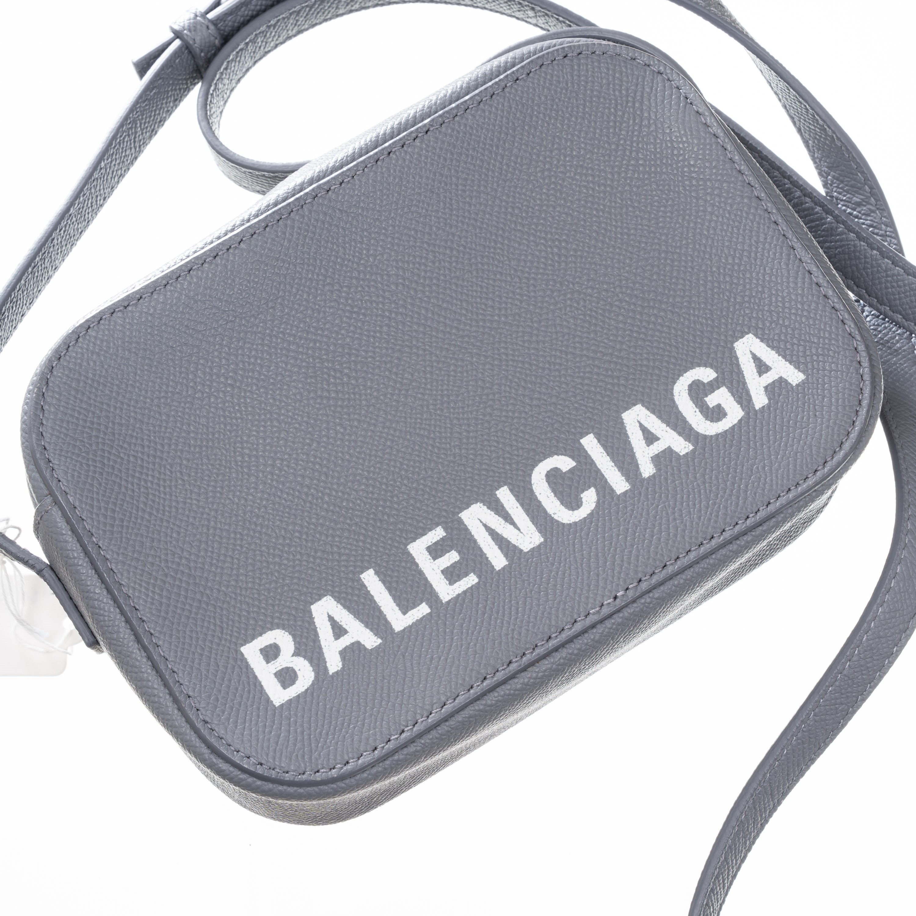 Balenciaga - Everyday Camera Bag in pelle martellata