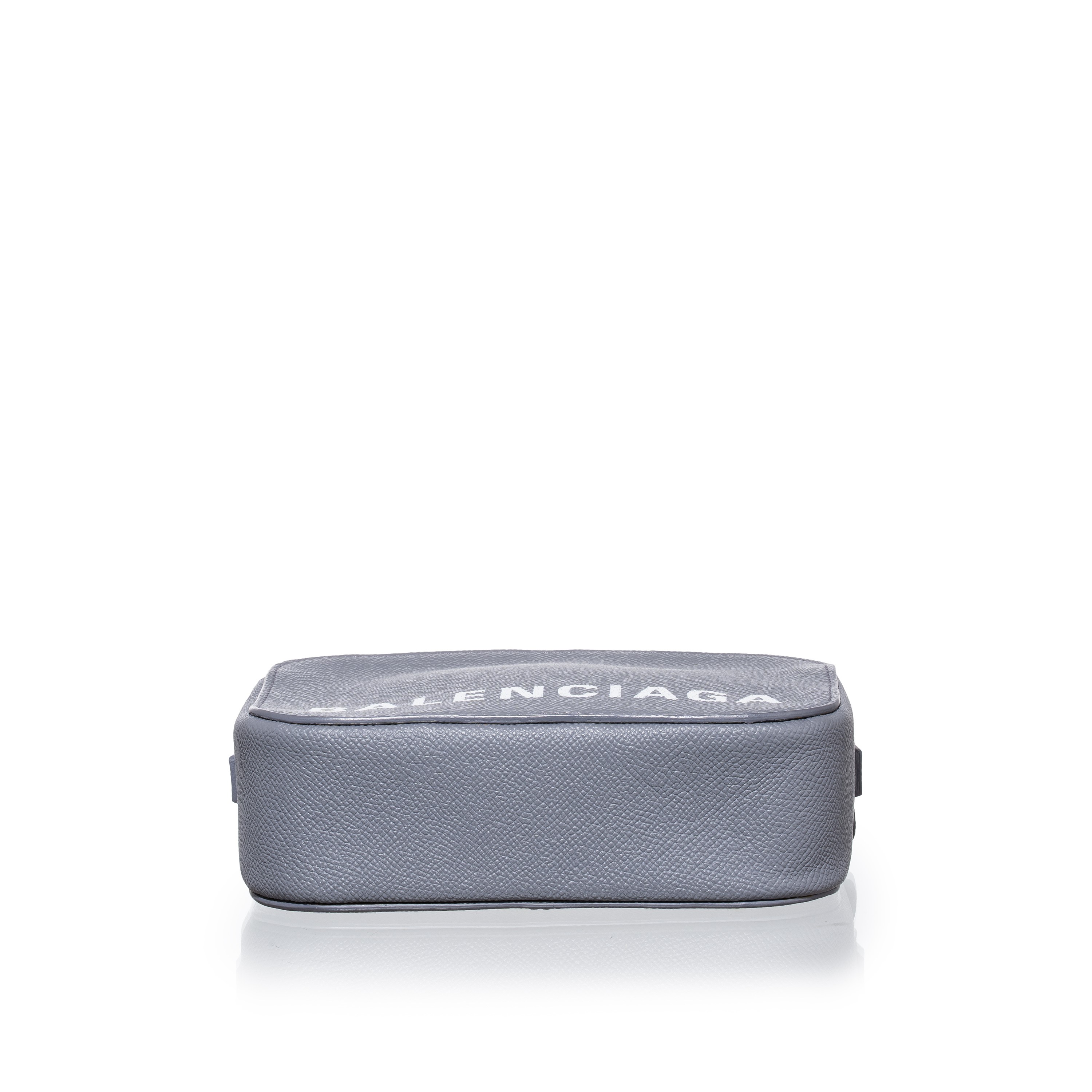 Balenciaga - Everyday Camera Bag in pelle martellata