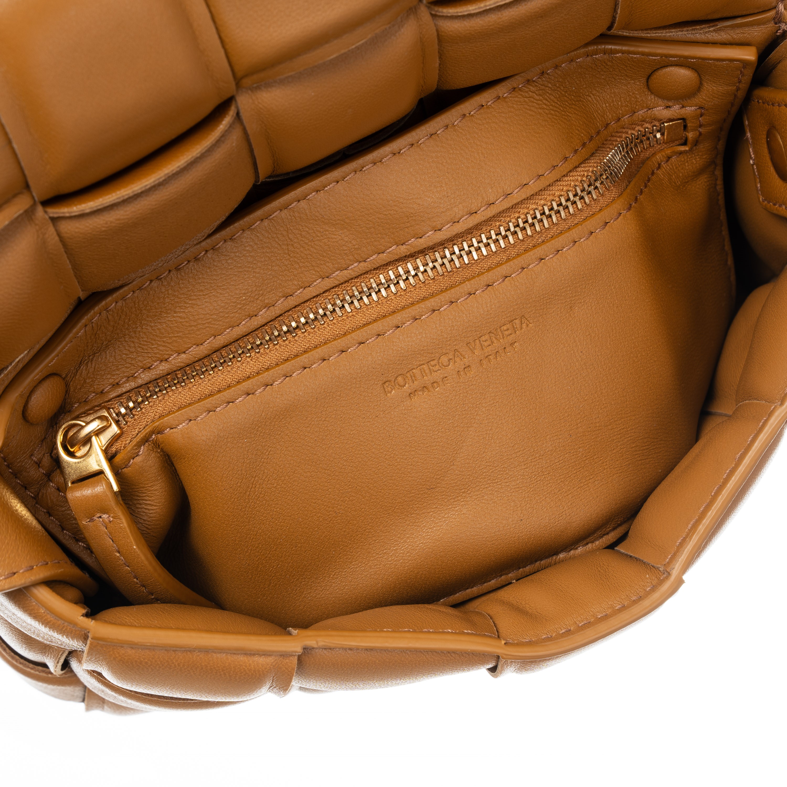 Bottega Veneta - Padded Cassette piccola in pelle d’agnello imbottita con motivo intreccio