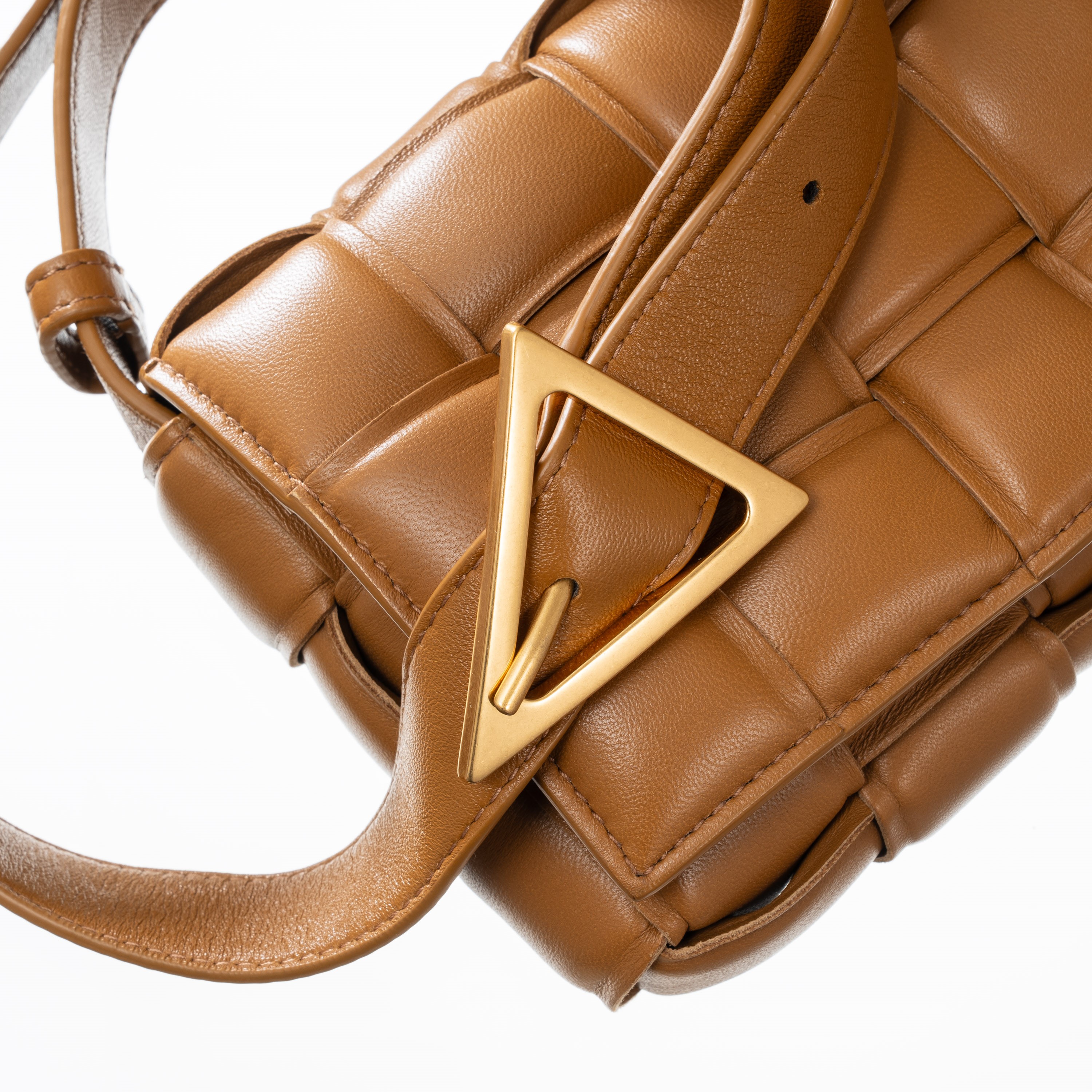 Bottega Veneta - Padded Cassette piccola in pelle d’agnello imbottita con motivo intreccio