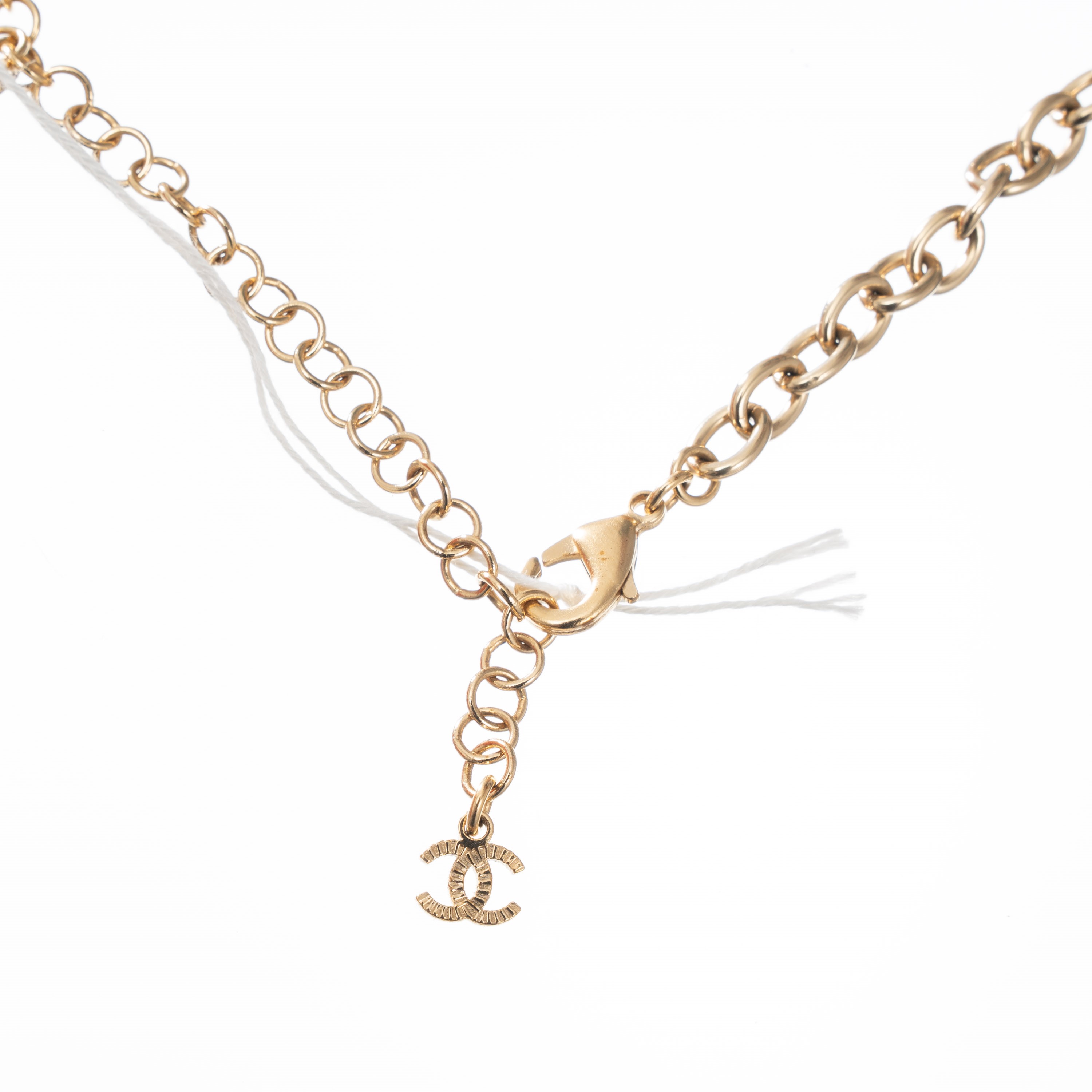 Chanel - Collana girocollo con ciondolo CC smaltato arancione