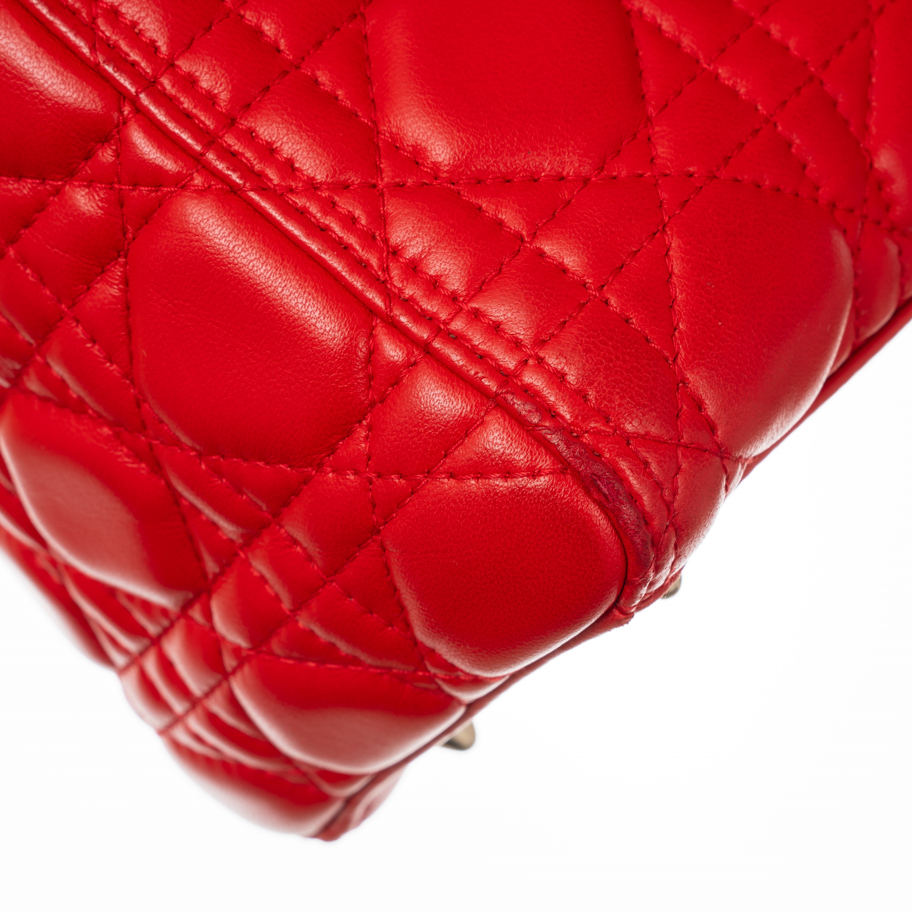 Dior, Lady Dior Medium, borsa in pelle d’agnello corallo con metalleria champagne, 2019