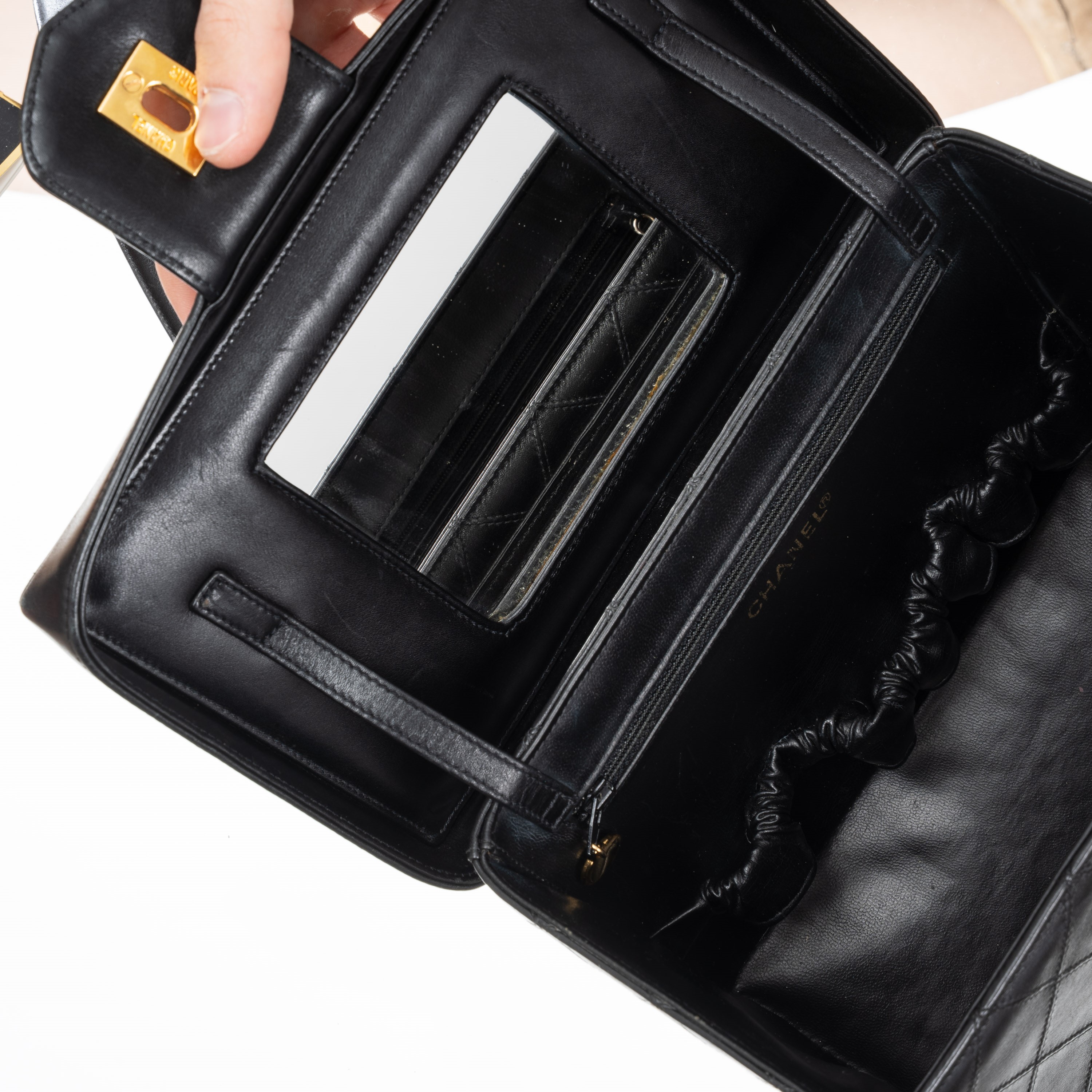 Chanel - Trousse Vanity vintage in pelle d’agnello trapuntata (1994-1996)