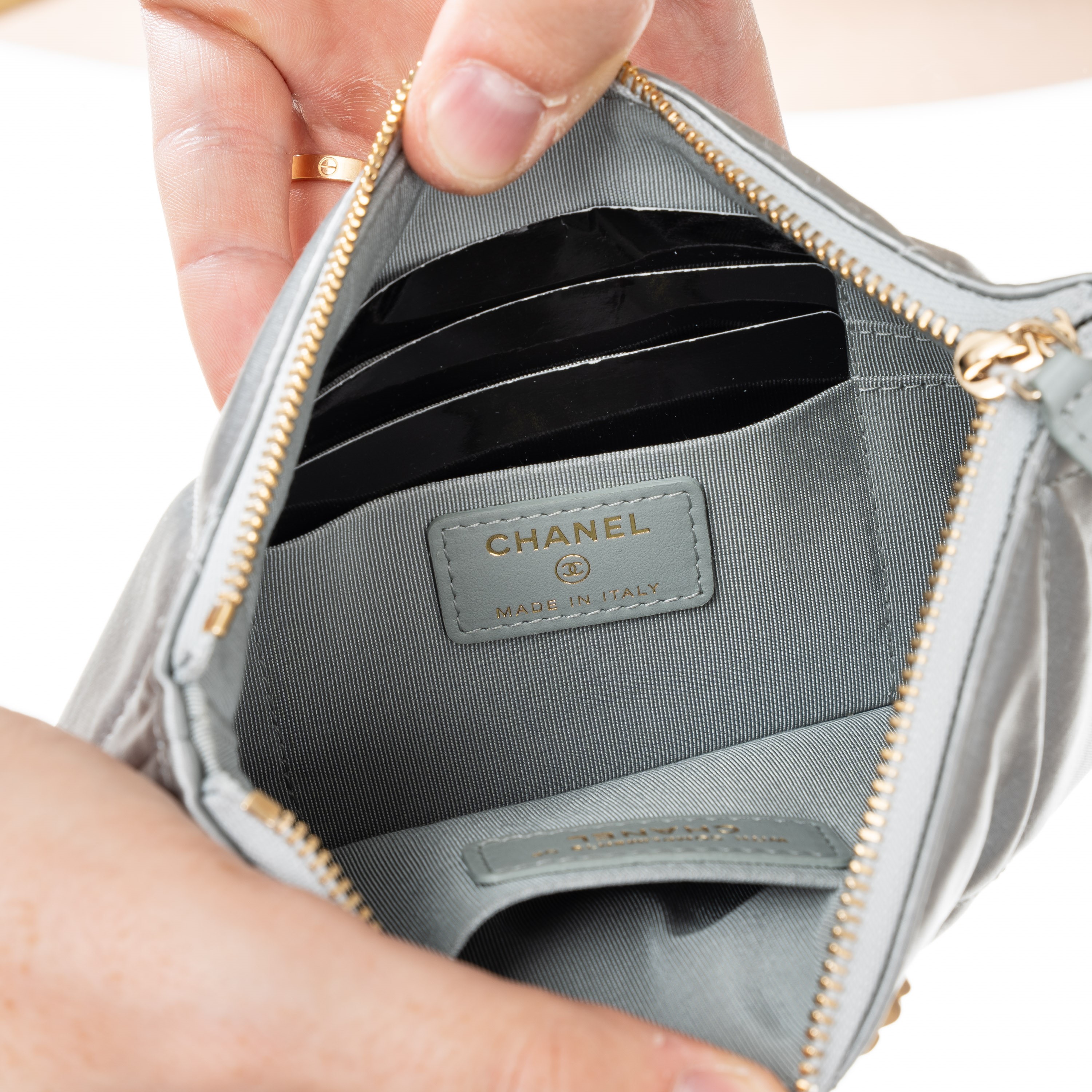 Chanel - Pochette 19 in raso verde acqua
