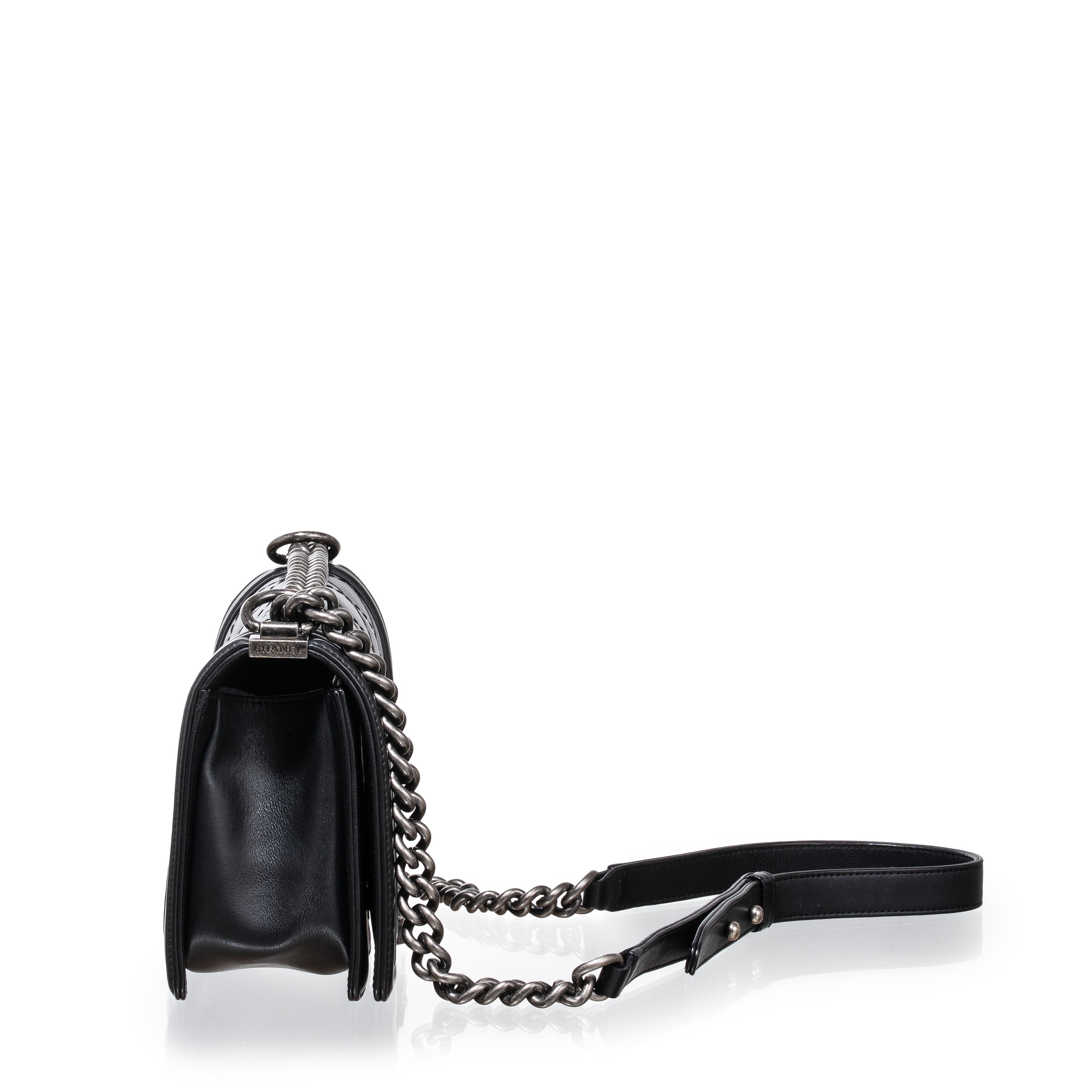 Chanel - Boy Old Medium, borsa a tracolla in pelle d’agnello matelassé nera con hardware rutenio