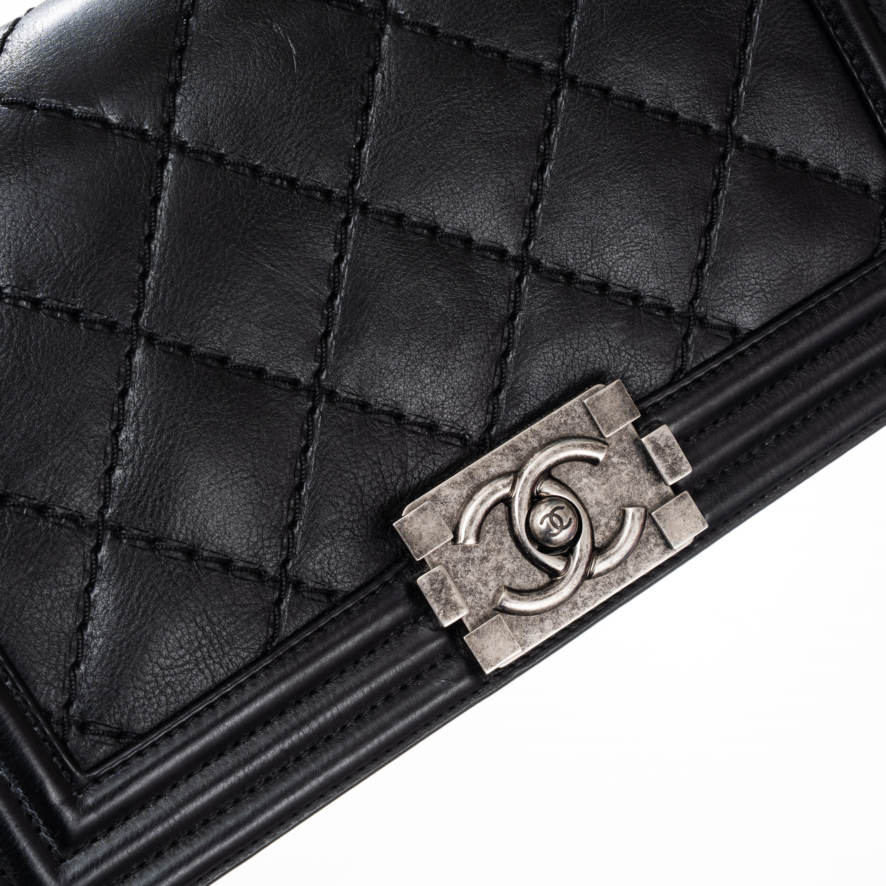 Chanel - Boy Old Medium, borsa a tracolla in pelle d’agnello matelassé nera con hardware rutenio