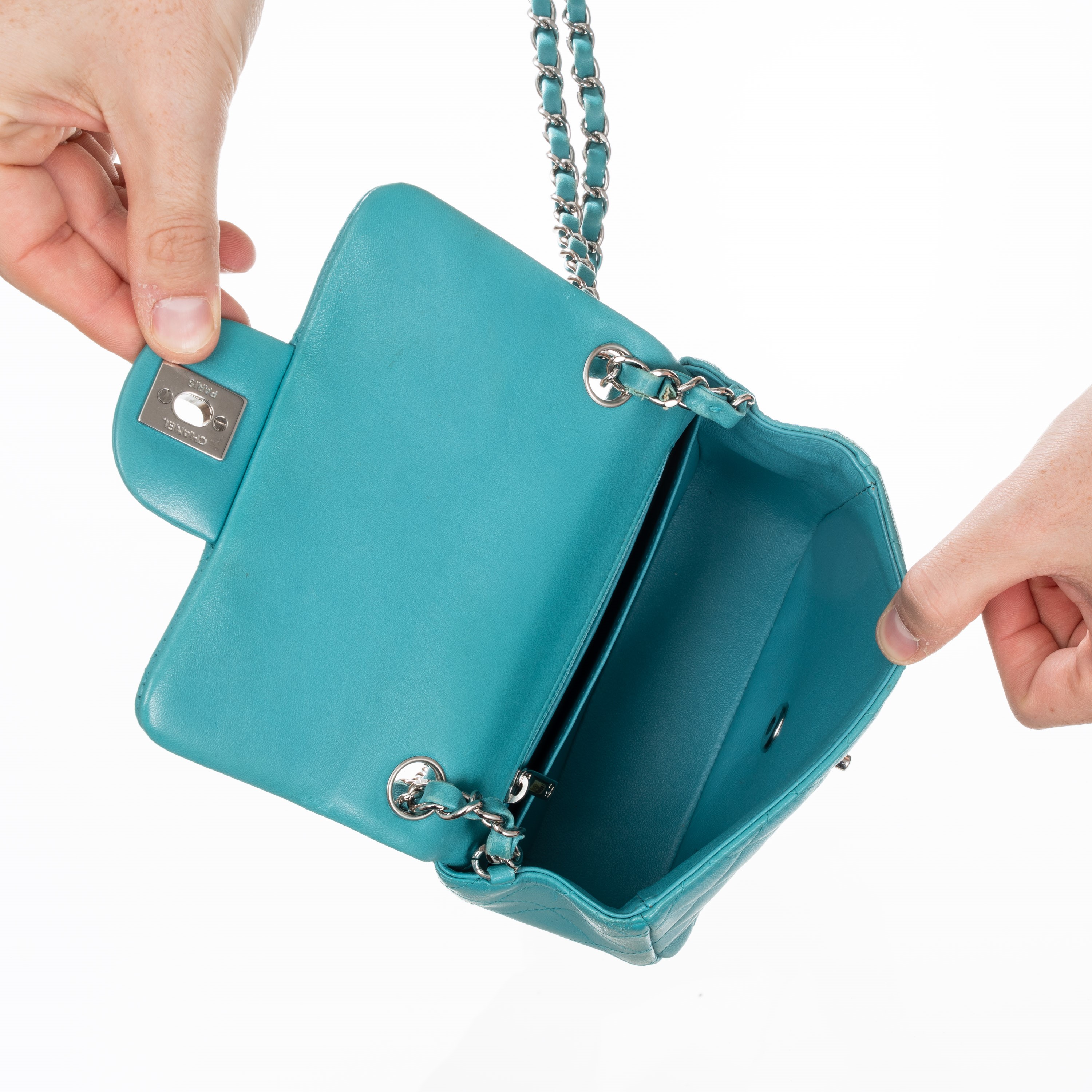Chanel - Mini Square in pelle d’agnello matelassé azzurro (2014)