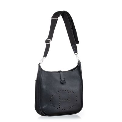 Evelyne III PM in Taurillon Clemence nero con hardware palladio (2019)