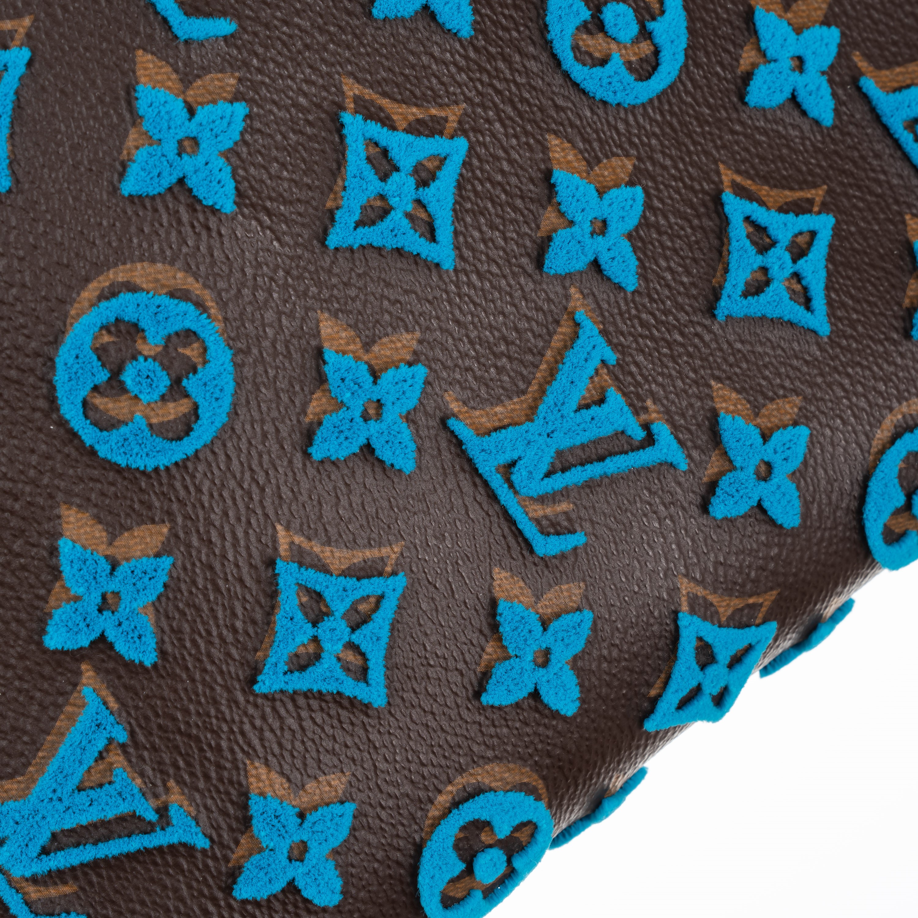Louis Vuitton - Triangle Messenger Tuffetage