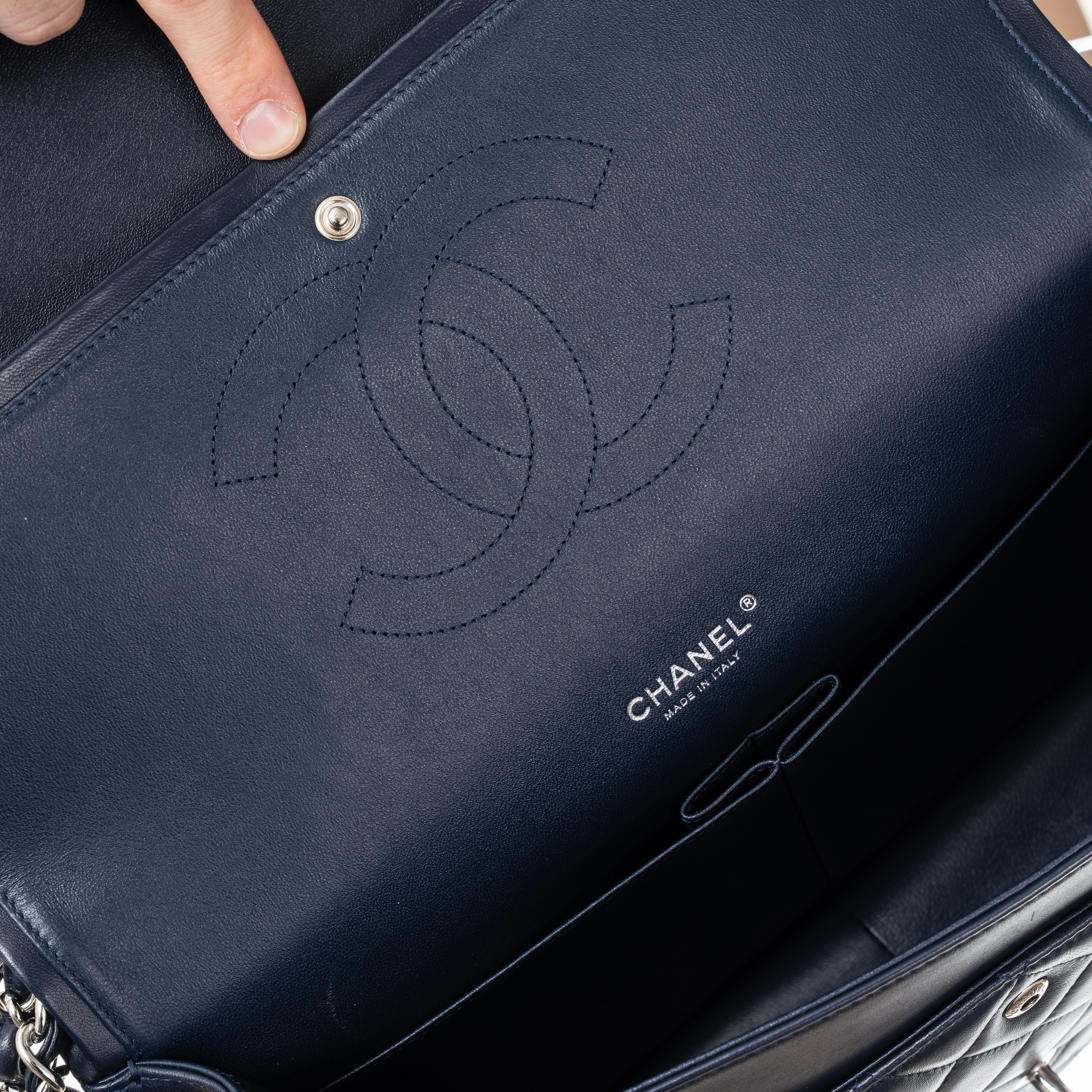 Chanel - Timeless Maxi Jumbo in pelle d’agnello blu con hardware palladio (2011)
