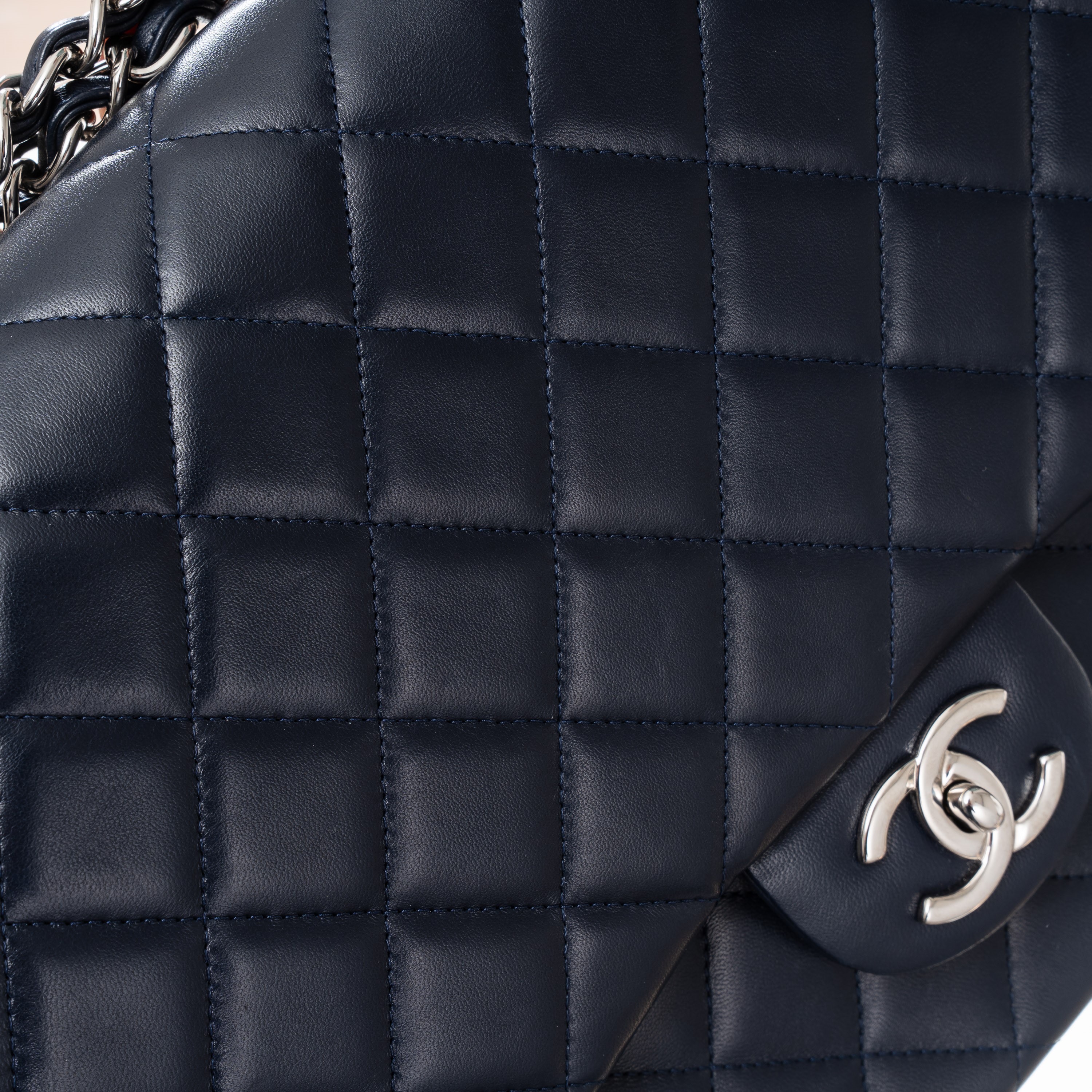Chanel - Timeless Maxi Jumbo in pelle d’agnello blu con hardware palladio (2011)