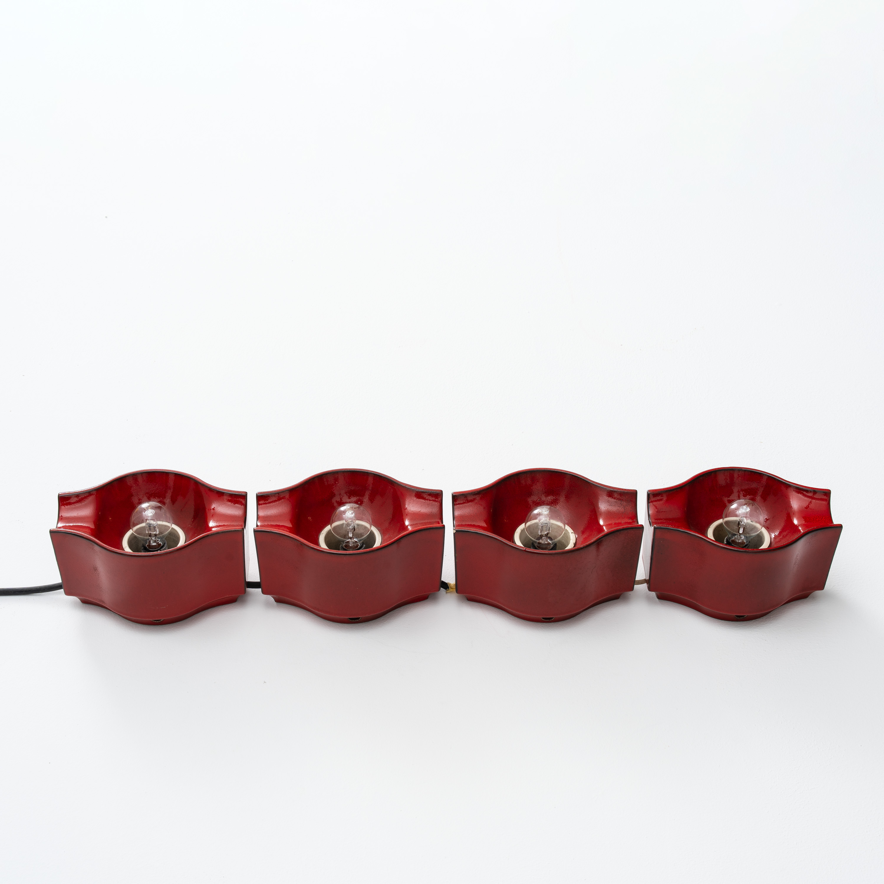 Cari Zalloni - Set di quattro applique “Sputnik” in ceramica smaltata