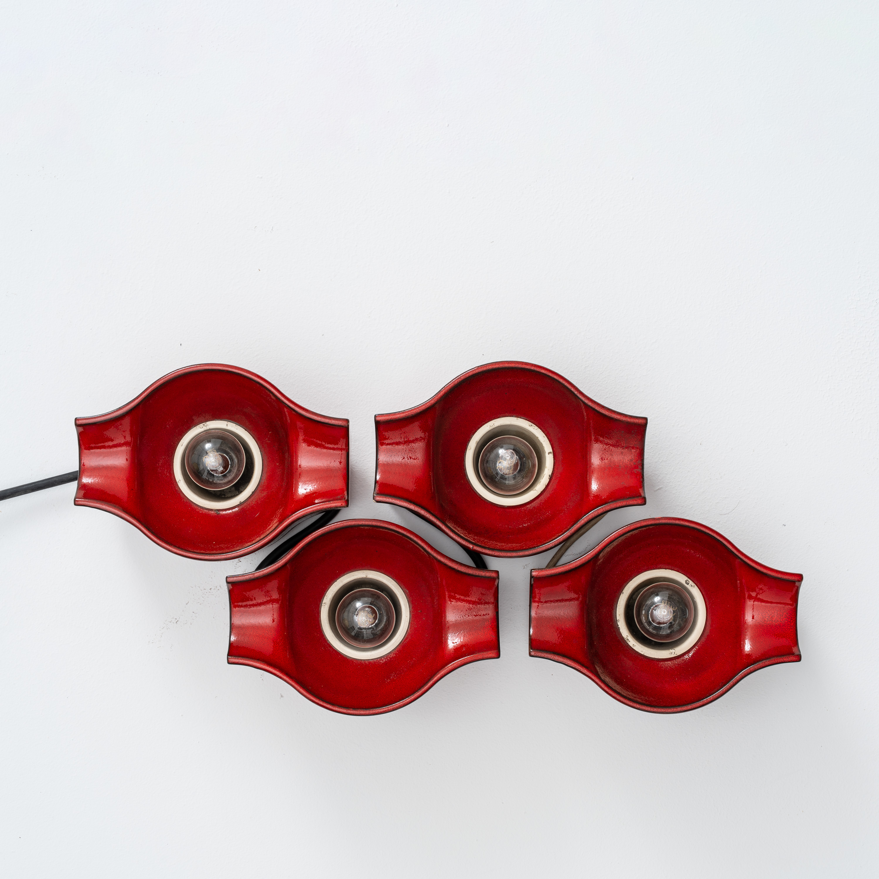 Cari Zalloni - Set di quattro applique “Sputnik” in ceramica smaltata