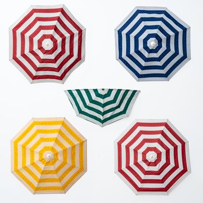 Set di cinque applique in tessuto e metallo