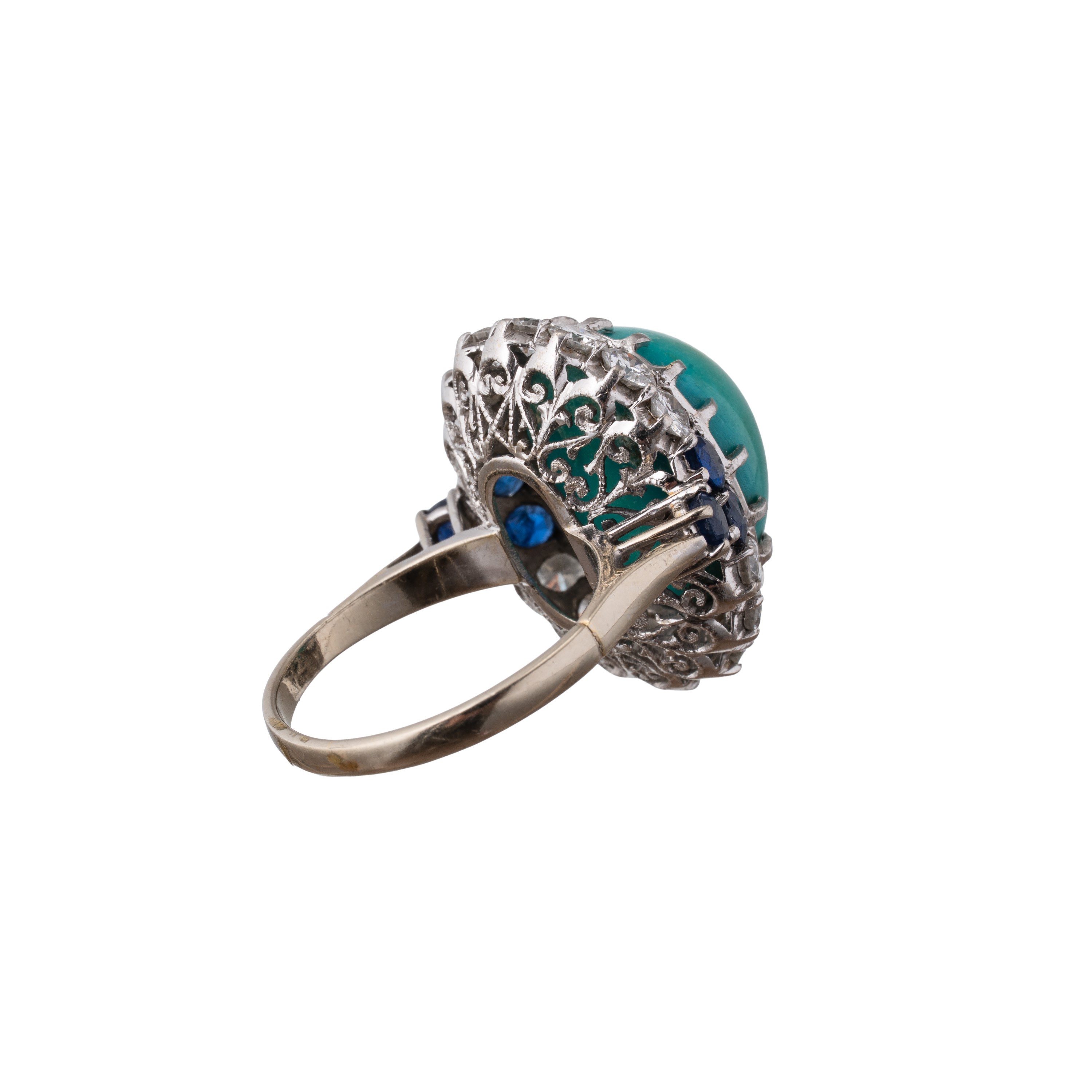Anello in oro bianco 18 kt con turchese cabochon, diamanti e zaffiri