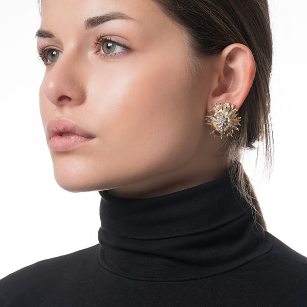 ORECCHINI IN ORO GIALLO E BIANCO CON DIAMANTI
