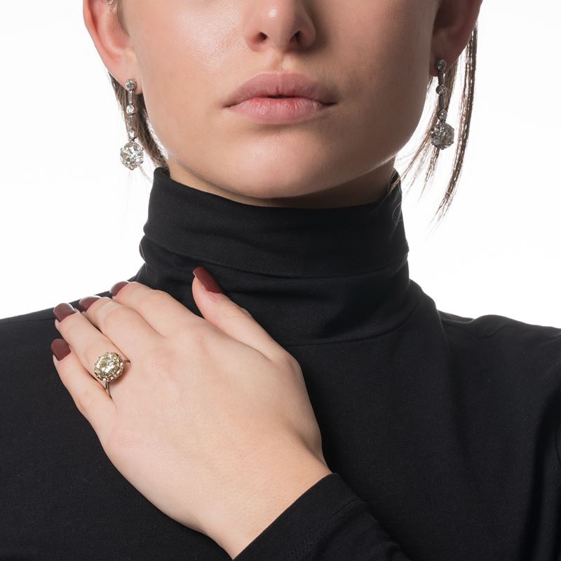 Anello solitario, platino con diamante Fancy Yellow certificato IGI