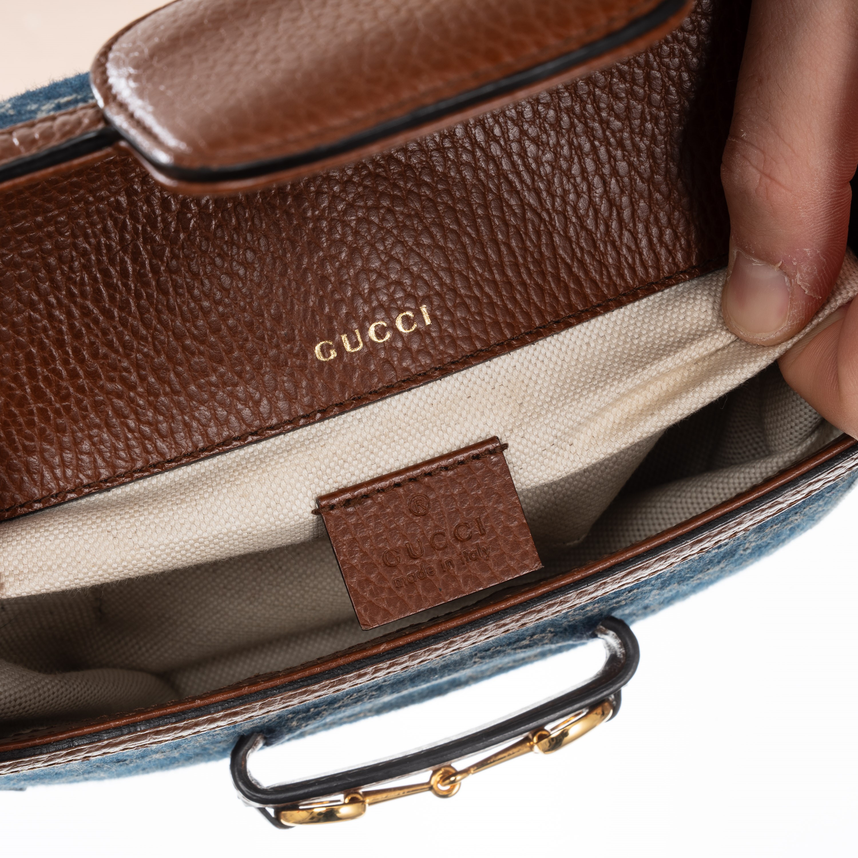 Gucci - Borsa a spalla Horsebit 1955 piccola in denim e pelle con hardware dorato
