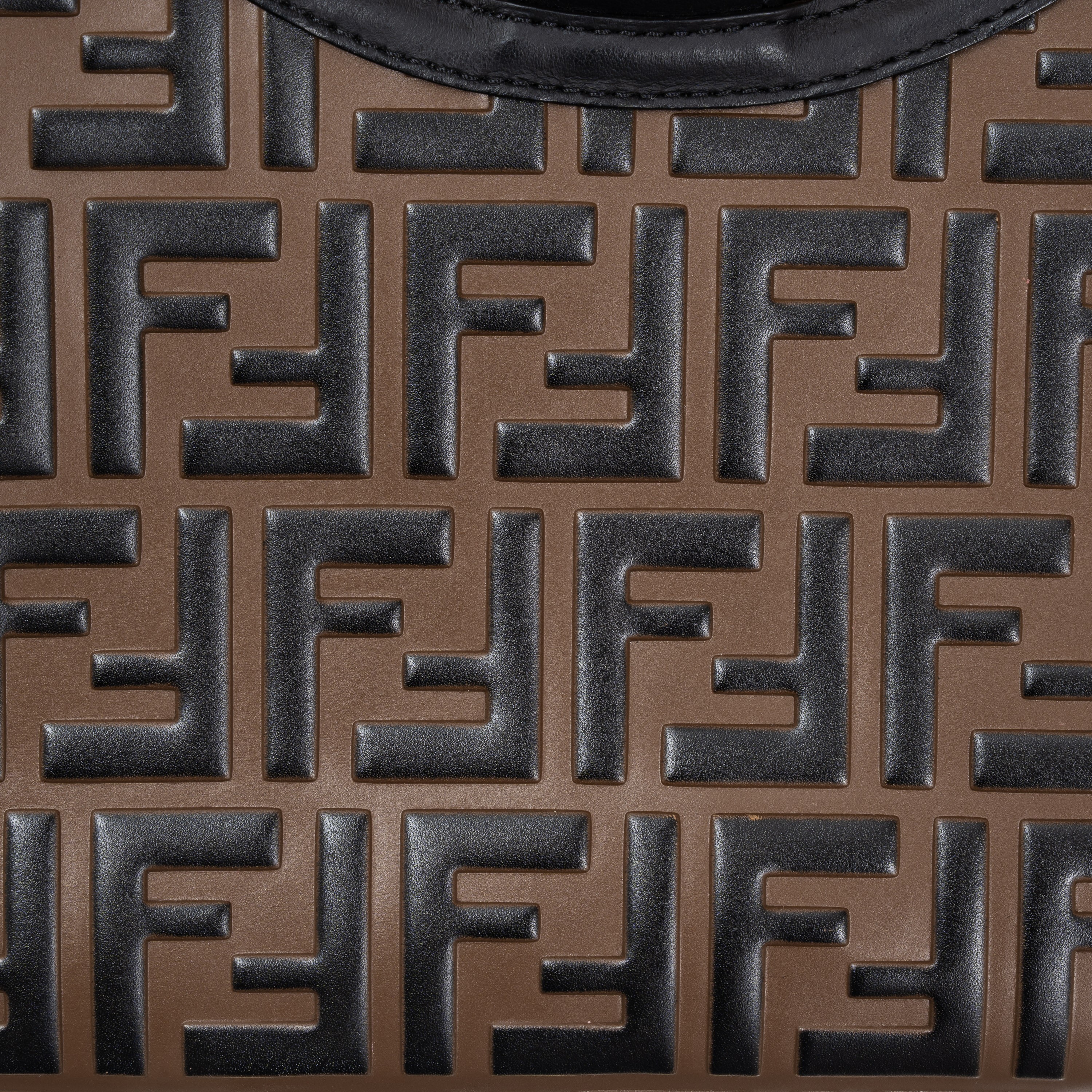 Fendi - Shopping bag Runway in pelle con stampa FF in rilievo