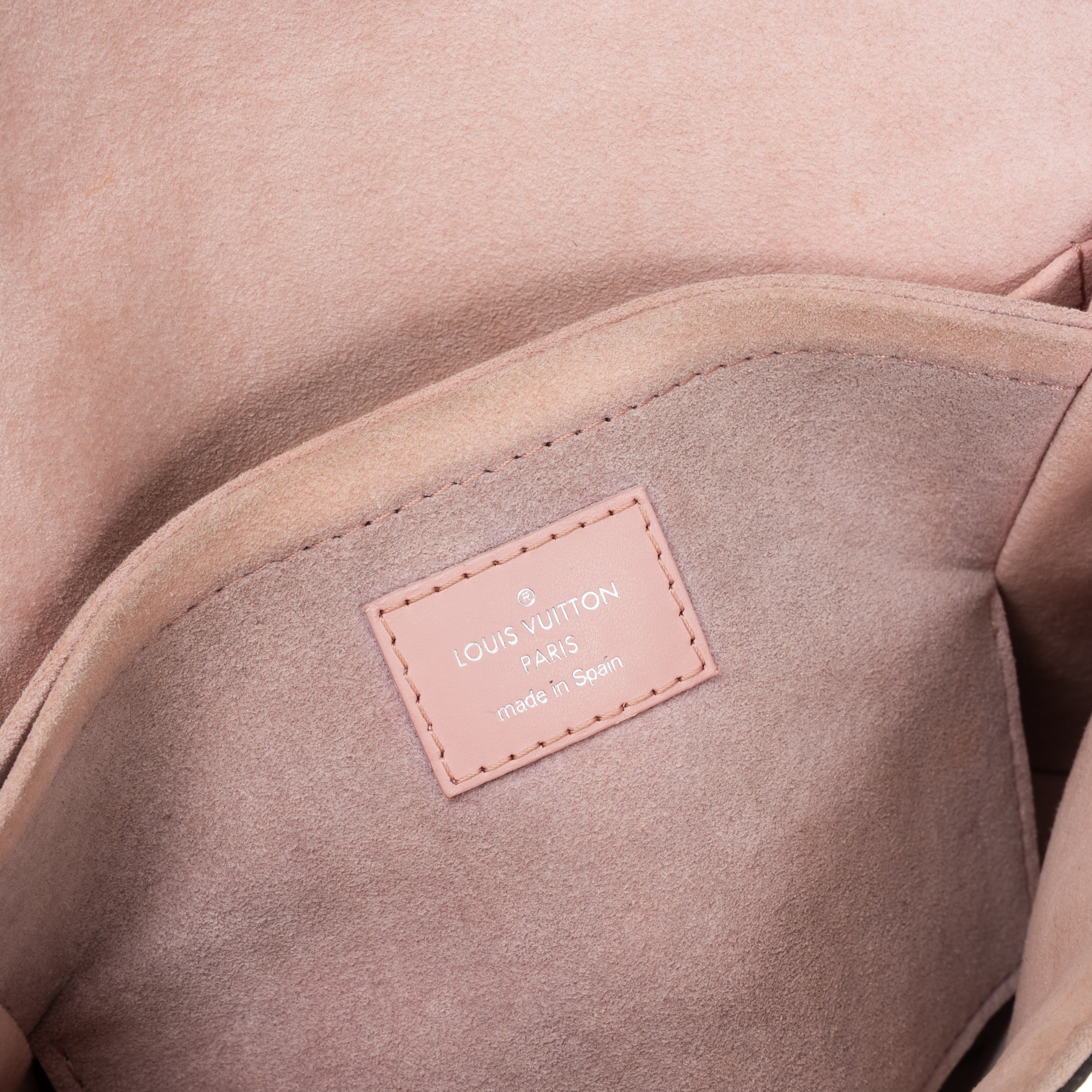 Louis Vuitton - Saint Michel, borsa in tela Monogram e pelle Epi rosa, interno in alcantara, 2017