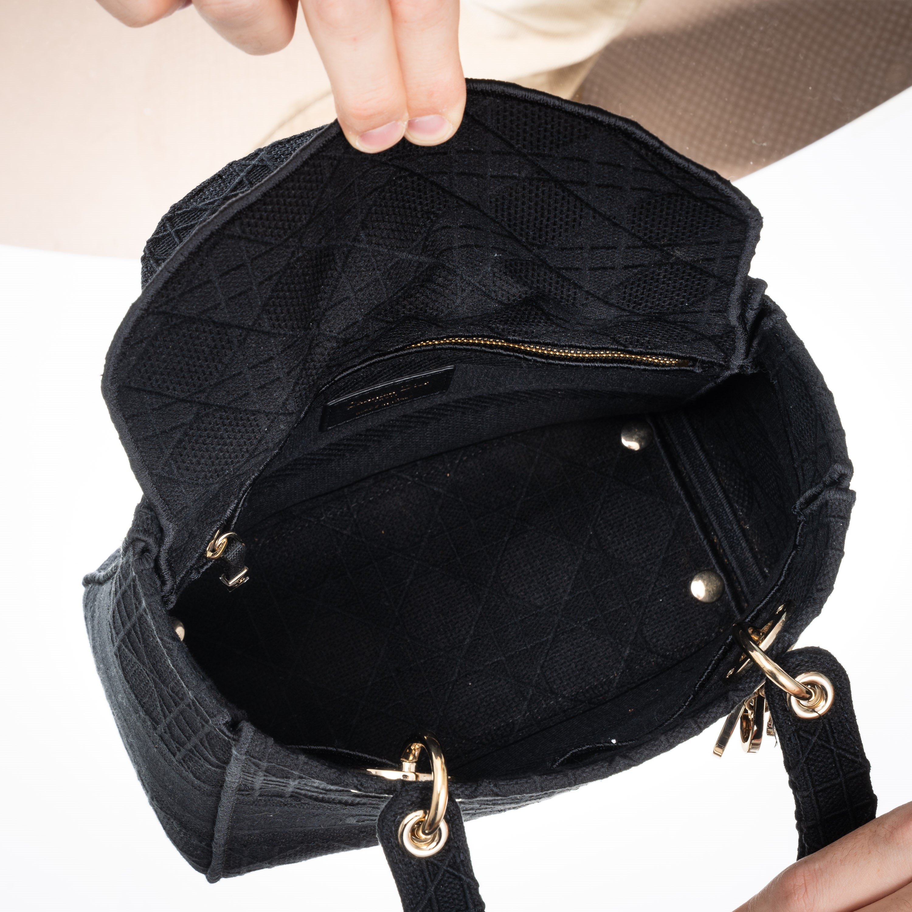 Dior, D-Lite Media in tessuto trama Cannage, nero con hardware champagne (2020)