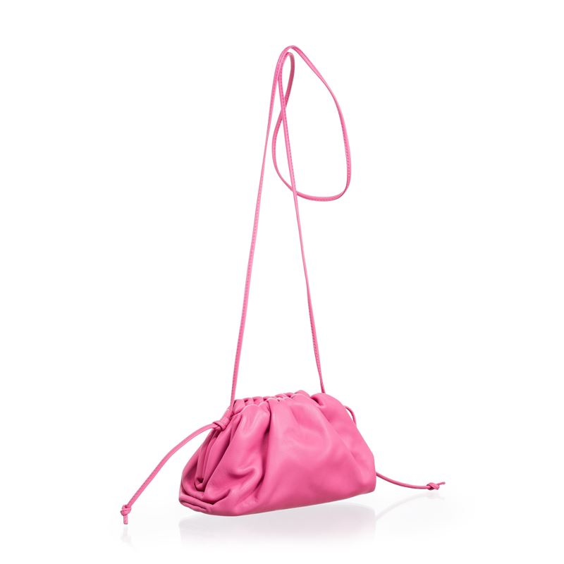 Bottega Veneta - Mini Pouch in pelle d’agnello rosa con tracolla