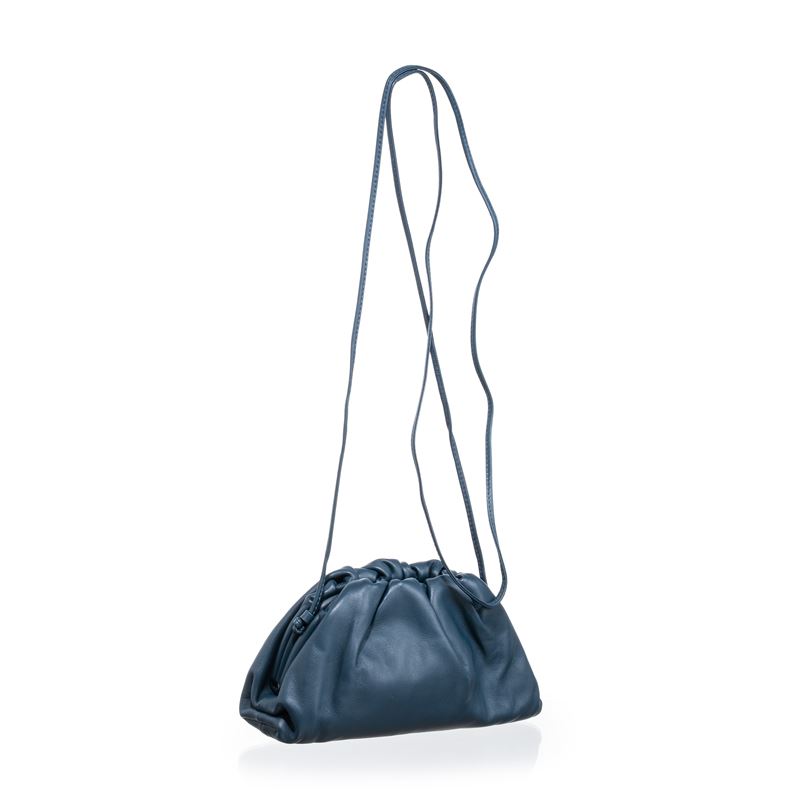 Bottega Veneta - Mini Pouch in pelle d’agnello blu con tracolla