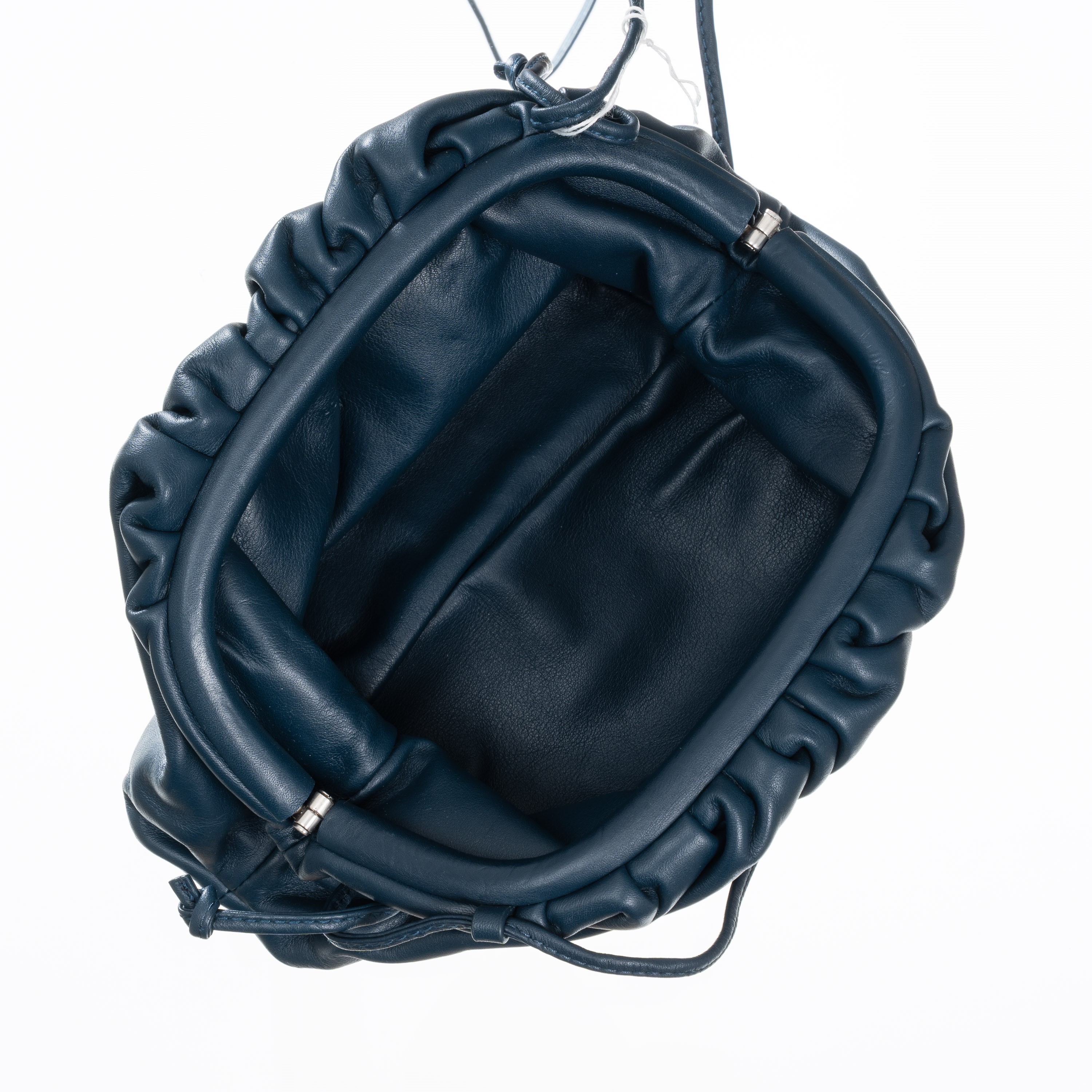 Bottega Veneta - Mini Pouch in pelle d’agnello blu con tracolla