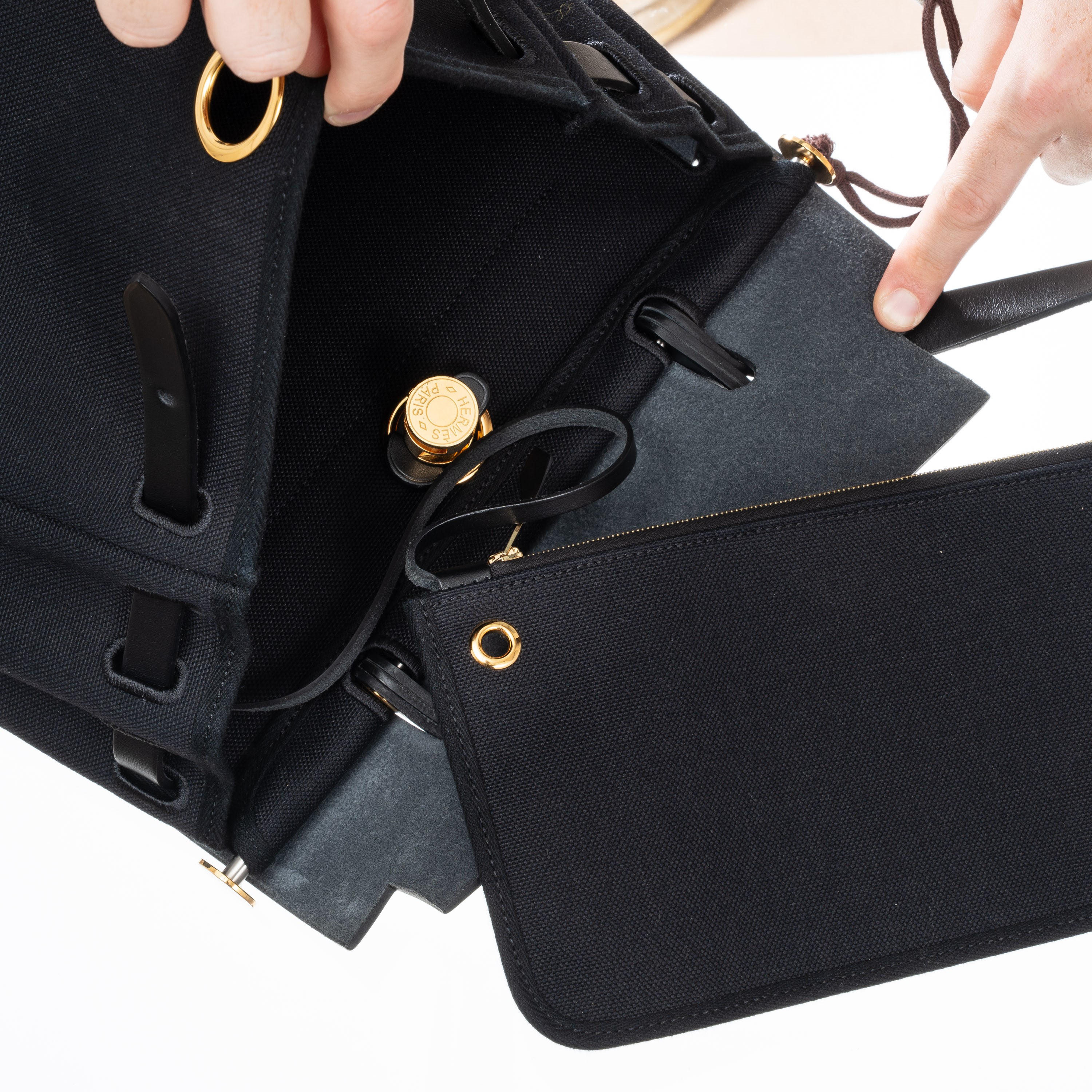 Hermès - Herbag 31 GHW, borsa/carryall in tela militare e vacchetta Hunter nera (2022)