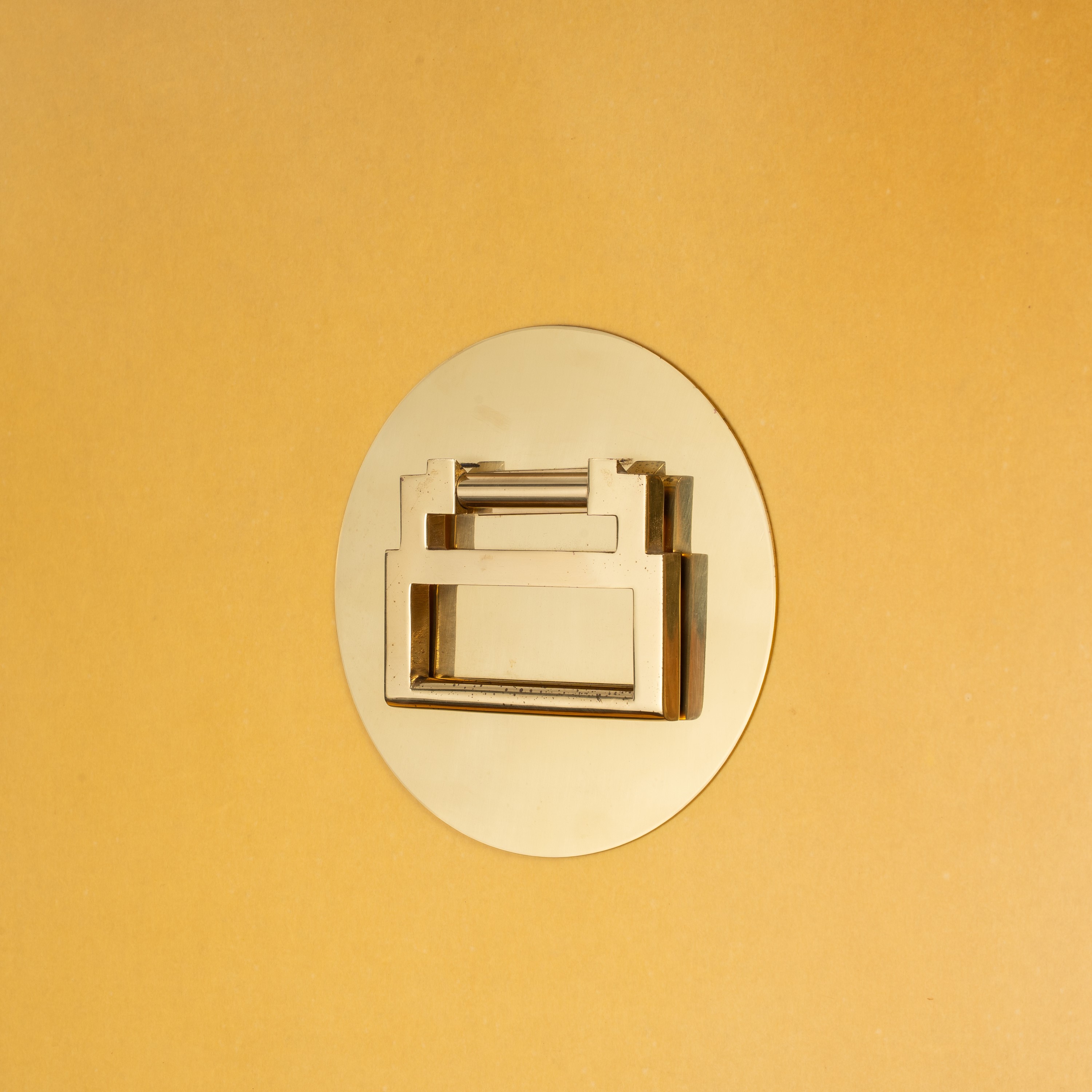 Giovanni Patrini - Mobile cabinet in legno laccato con elementi in ottone dorato