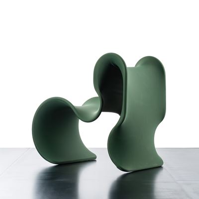 Poltrona “Fiocco” (Struttura in metallo curvato e rivestimento in tessuto elastico)