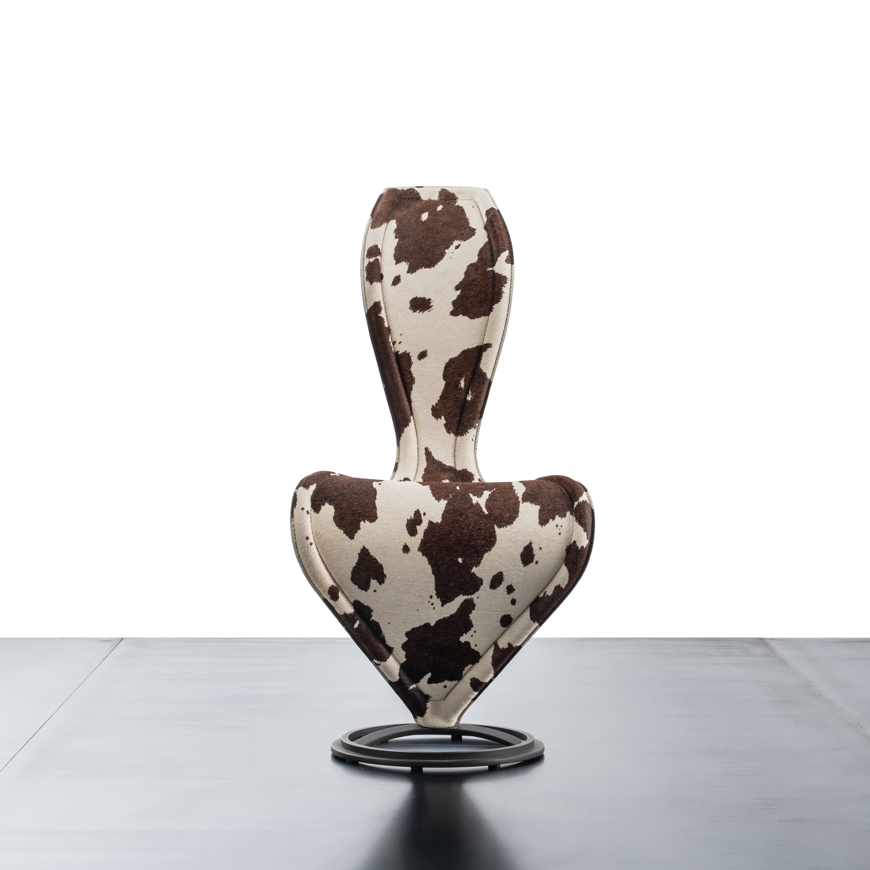 Tom Dixon - Sedia 'S-Chair' in metallo con rivestimento in cavallino