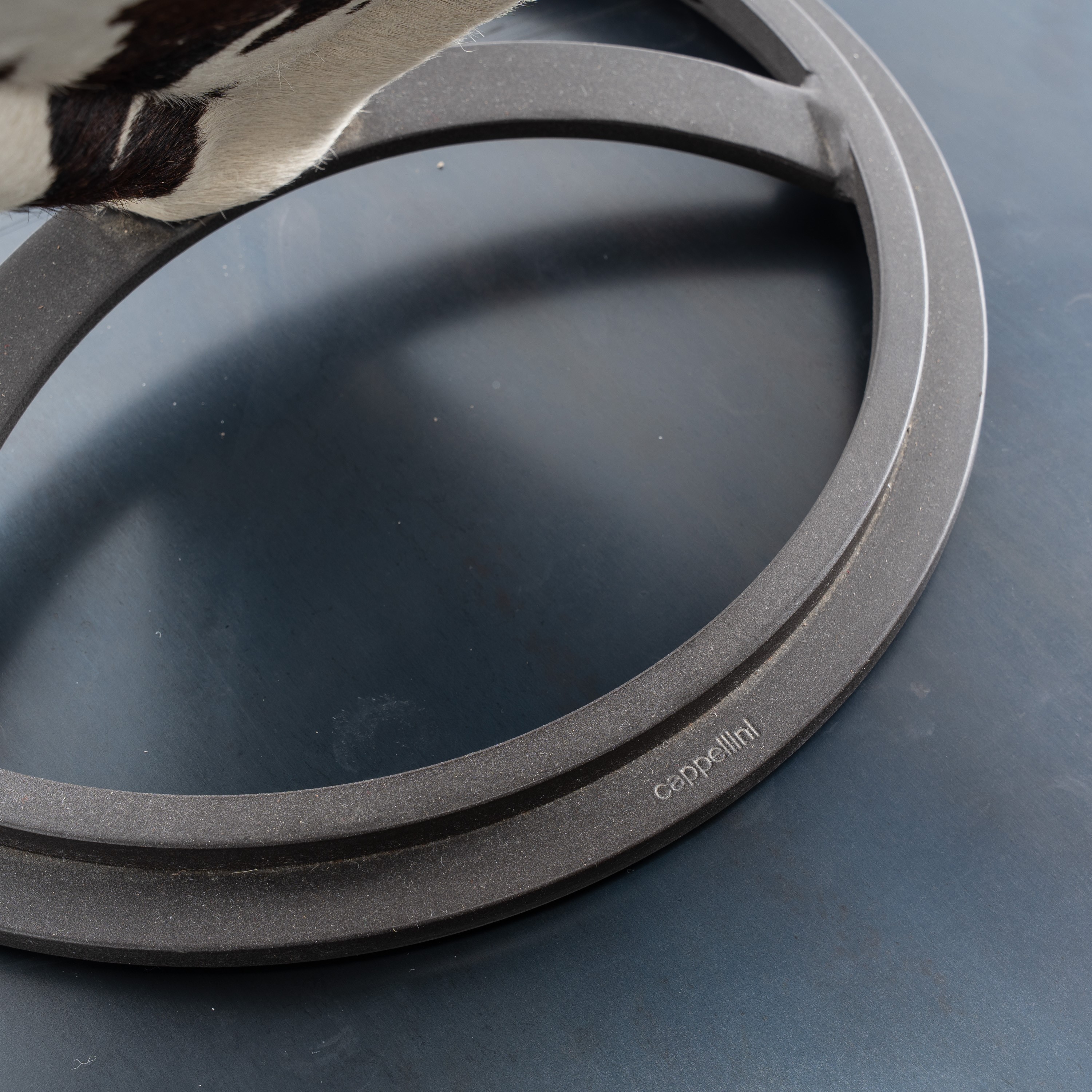 Tom Dixon - Sedia 'S-Chair' in metallo con rivestimento in cavallino